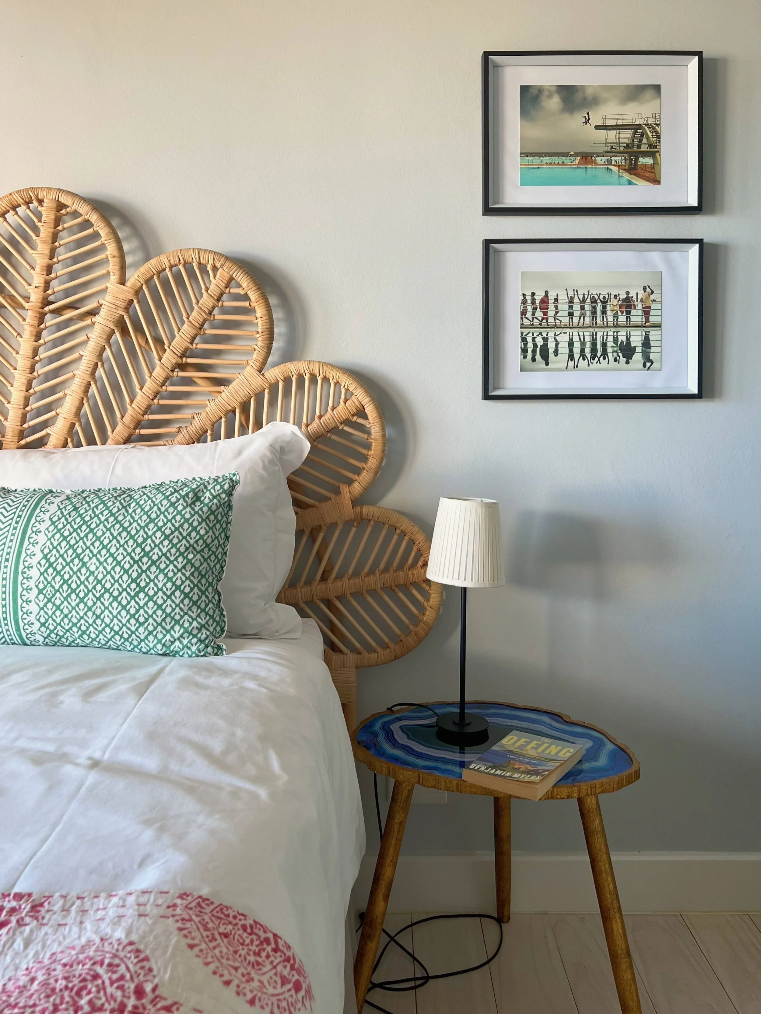 Relaxed coastal bedroom with natural textures, Llandudno Cape Town holiday home by Anja Lehne | Fabliving