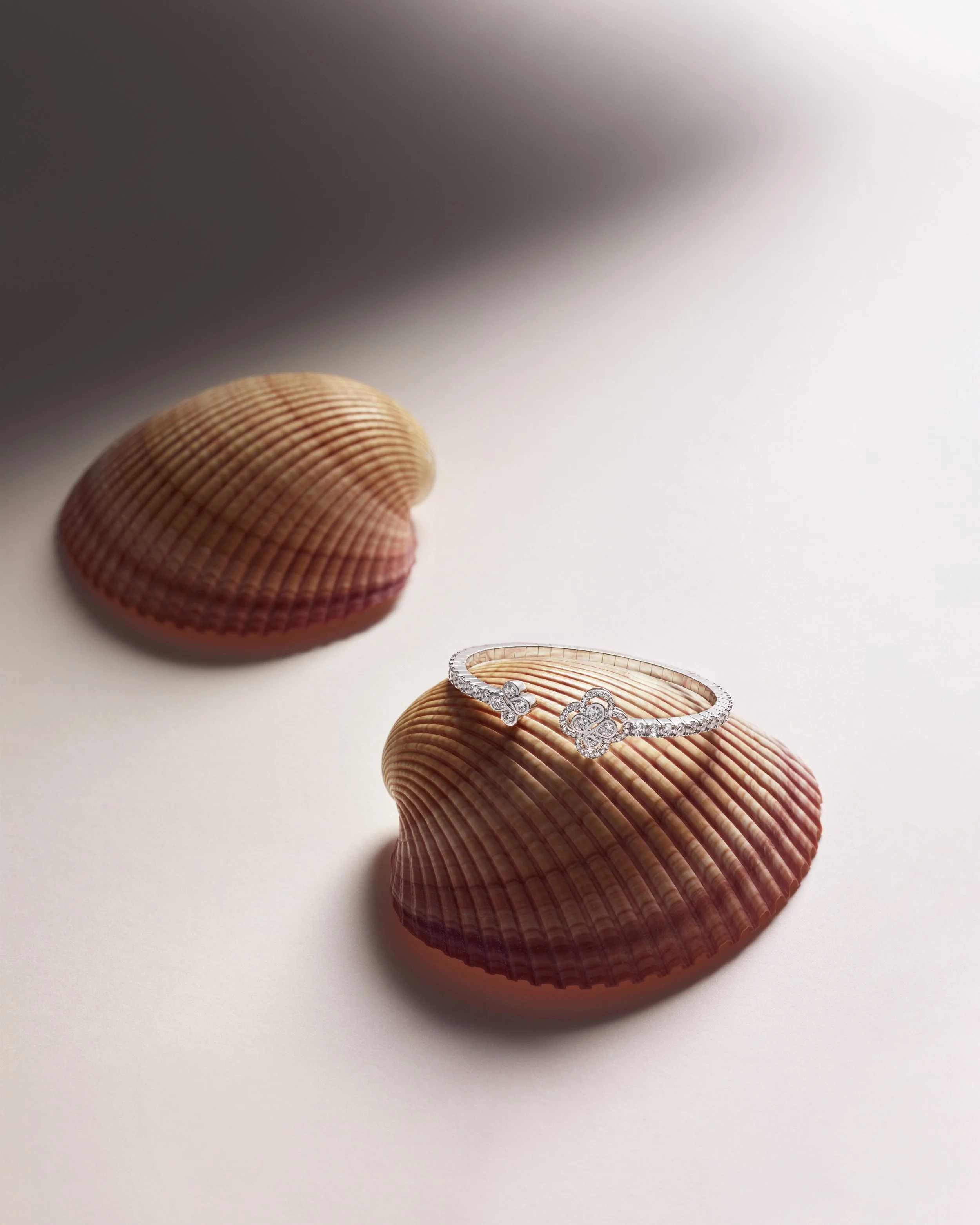 06_Be_Boodles_Bangle_239_rough_RET_P1 copy.jpg