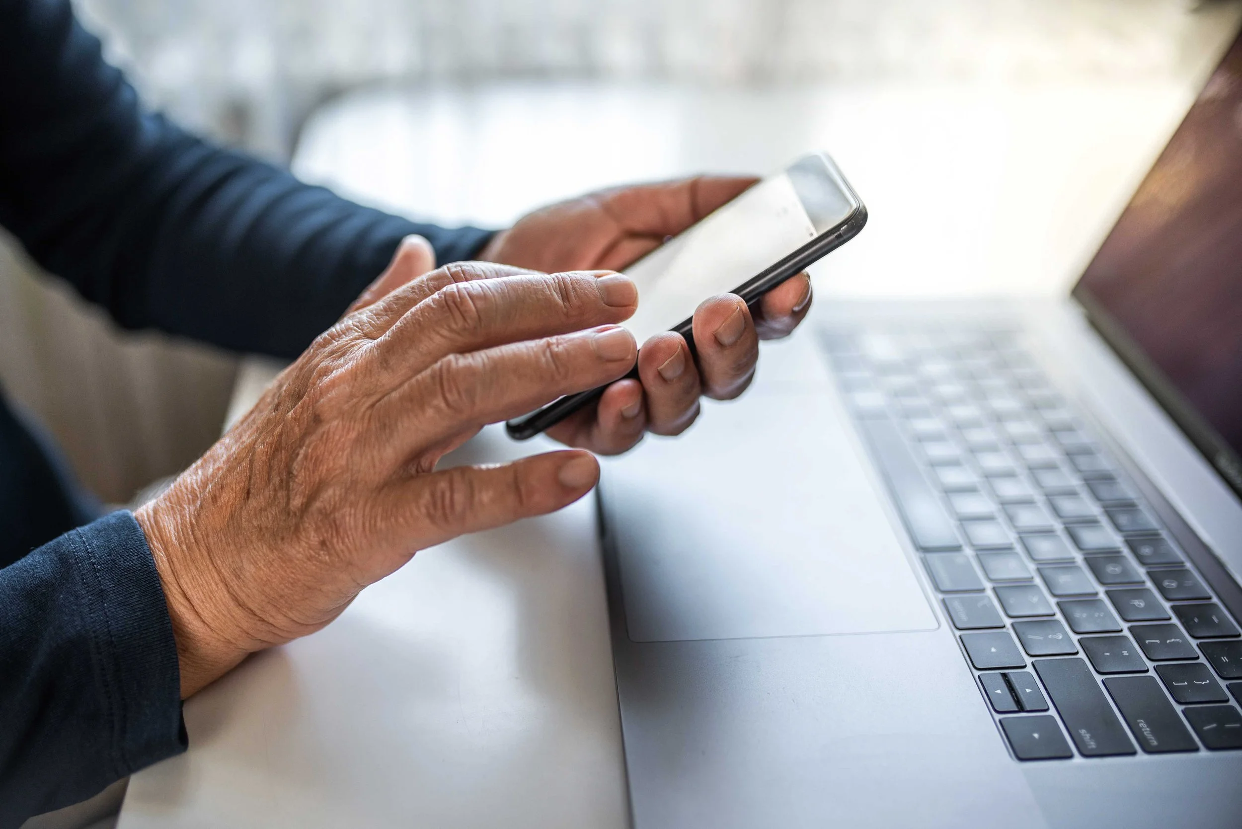 Senior using smartphone to contact Browning Geriatric Consulting in Upstate South Carolina