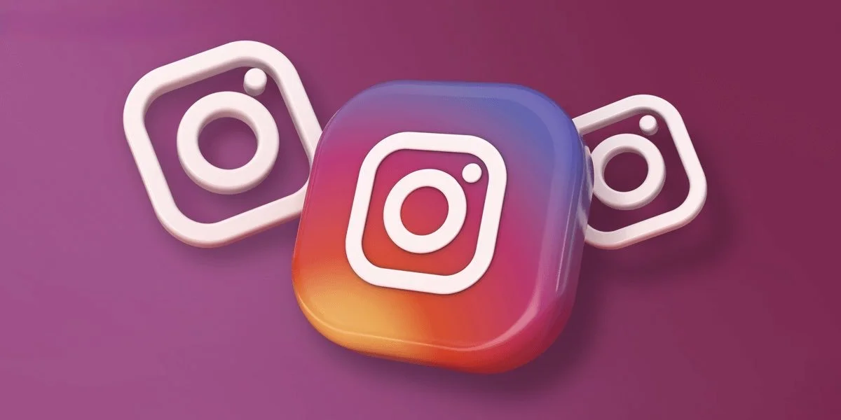 3D Instagram logo icons with one large colorful icon in the center and two white icons in the background on a pink-purple gradient background.