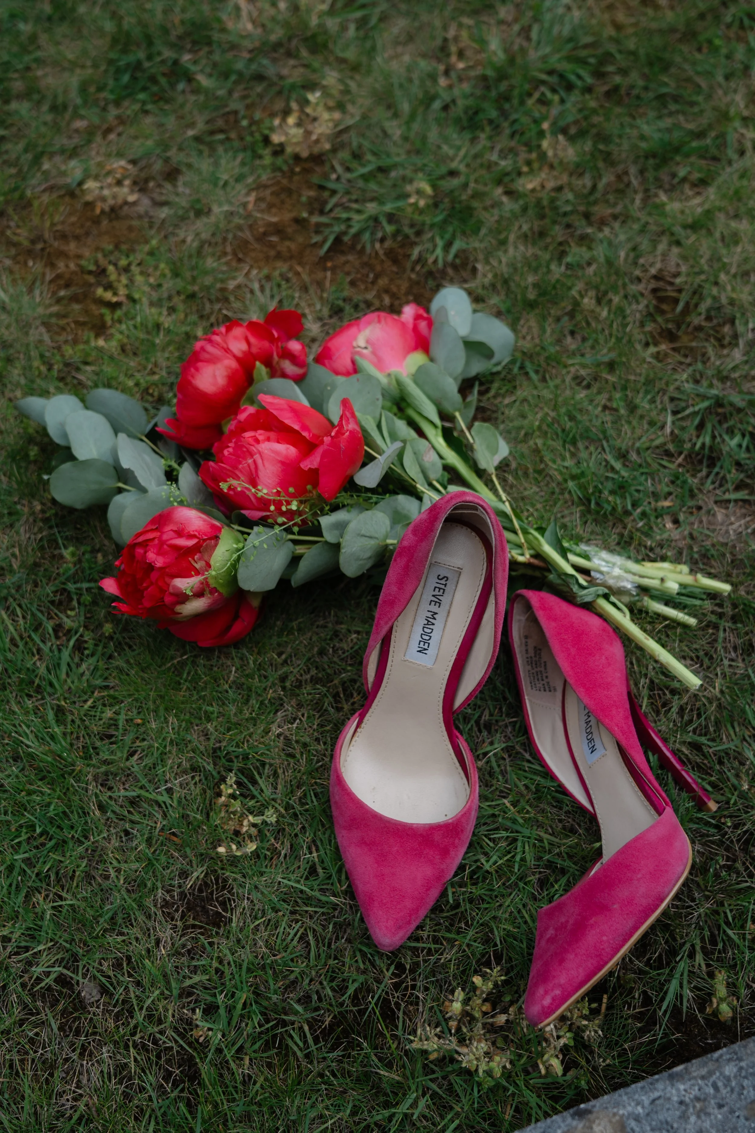 wedding-bouquet-shoes-flat-lay-grass.jpg