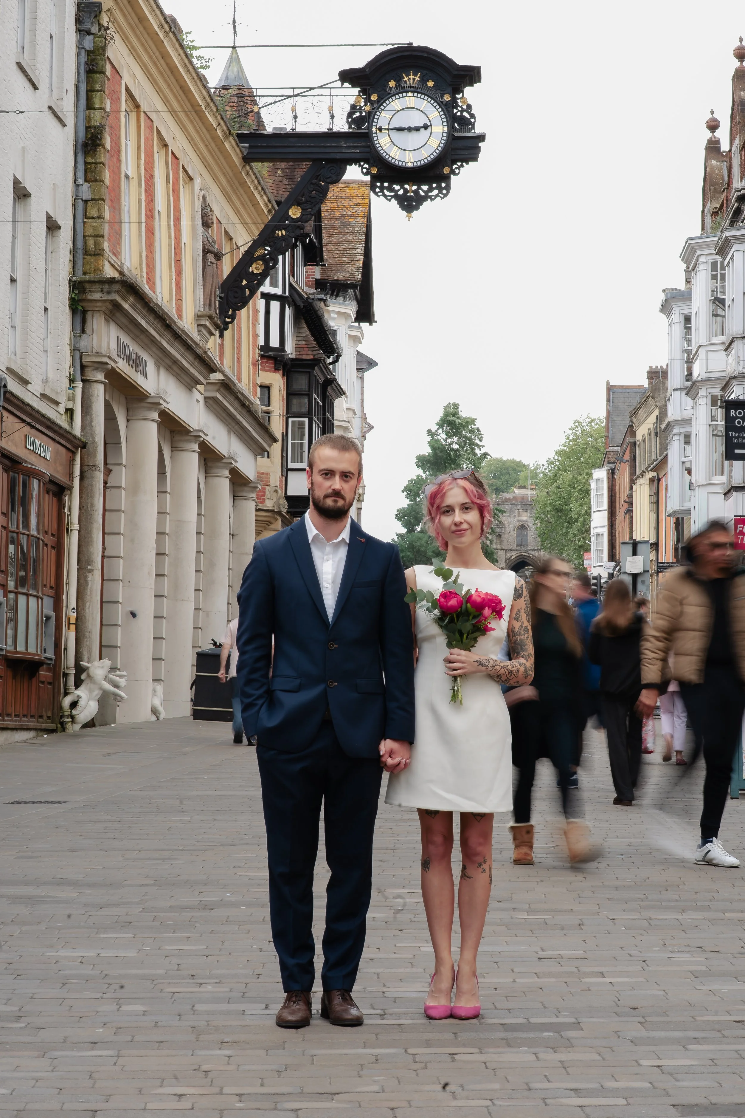 hampshire-wedding-photographer-couple-winchester-high-street.jpg