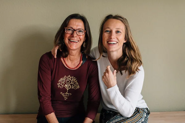 Gudrun und André und Sinah Müller halten die HAND auf’s HERZ Stunde in Saarbrücken.