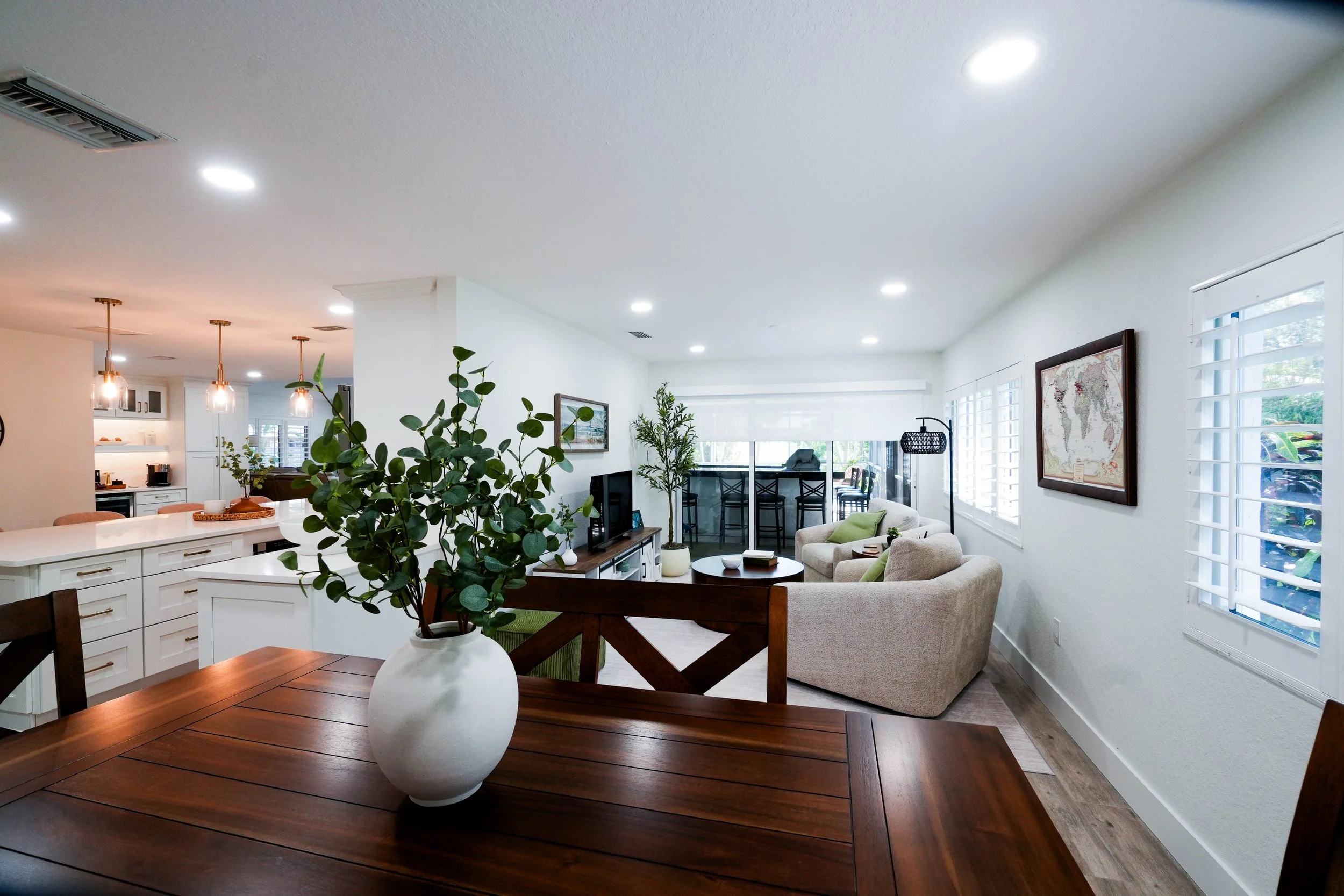 3197 DINING SITTING ROOM (1 of 1).jpg