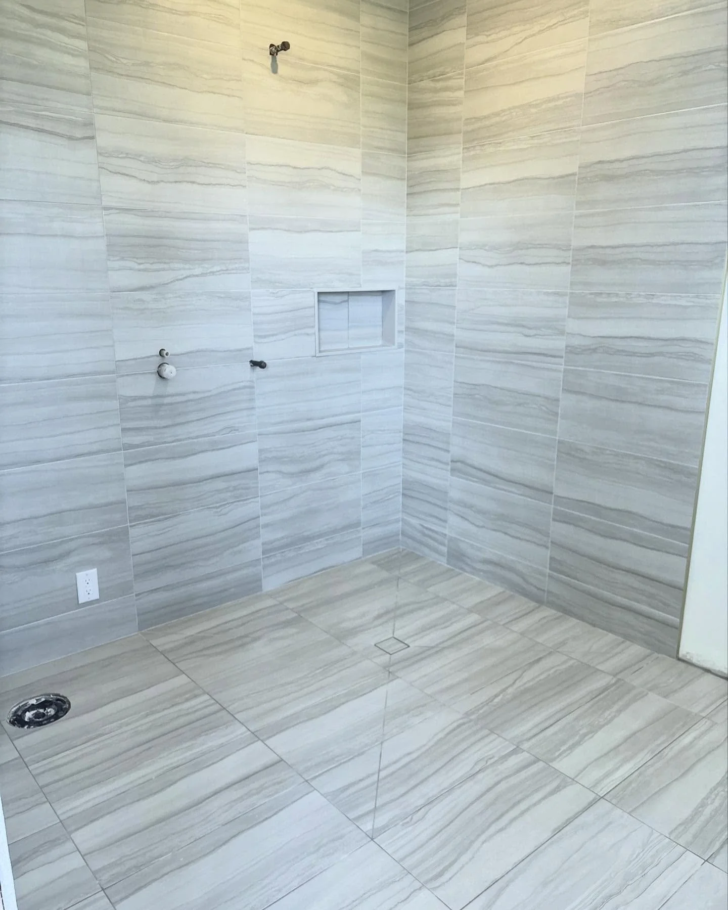 DM for more info 📩.
.
.
.
.
.
.
.
.
.
#HamiltonON #NiagaraRegion #SouthernOntarioRenovations #OntarioContractors #TileInstallation #FlooringInstallation #TileWork #FlooringContractor #HomeRenovation #HomeImprovement #RenovationProject #Construction 