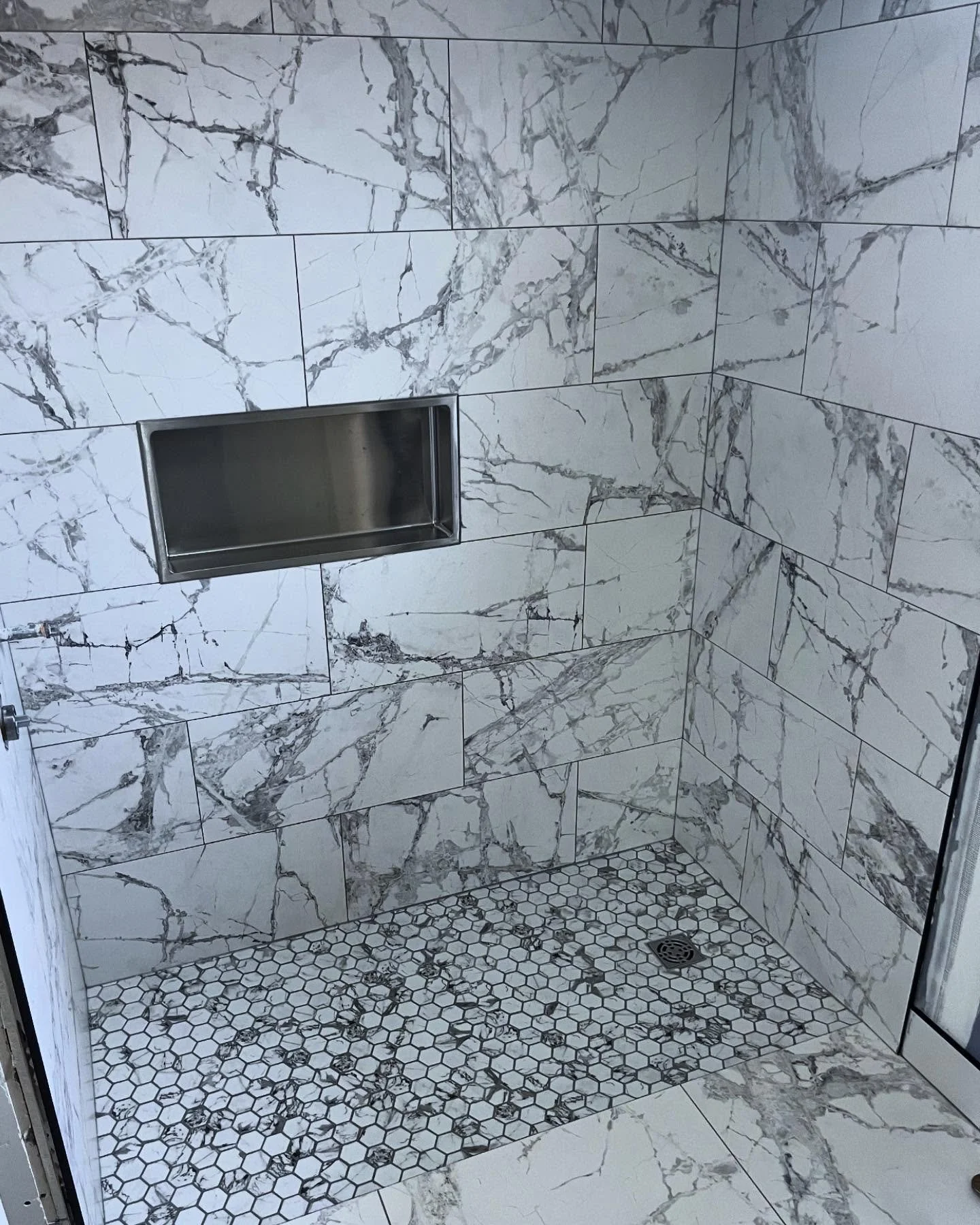 DM for more info 📩.
.
.
.
.
.
.
.
.
.
#HamiltonON #NiagaraRegion #SouthernOntarioRenovations #OntarioContractors #TileInstallation #FlooringInstallation #TileWork #FlooringContractor #HomeRenovation #HomeImprovement #RenovationProject #Construction 