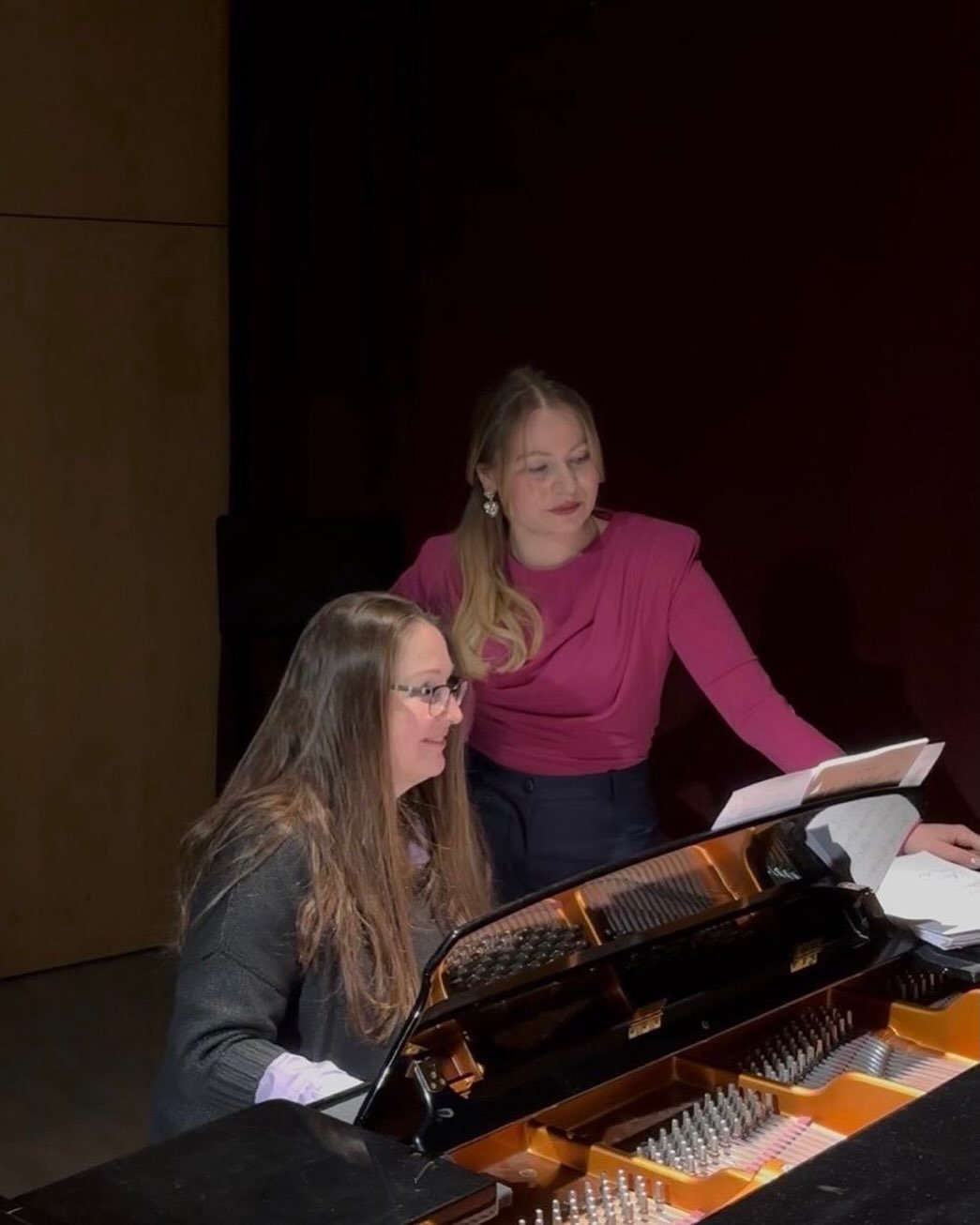 Somewhere between rehearsals, notes, and quiet moments at the piano, you gave me more than just a voice.
You taught me how to feel the stage, to live through music, and to believe in myself.
I am endlessly grateful to my mom for the talent, love, and