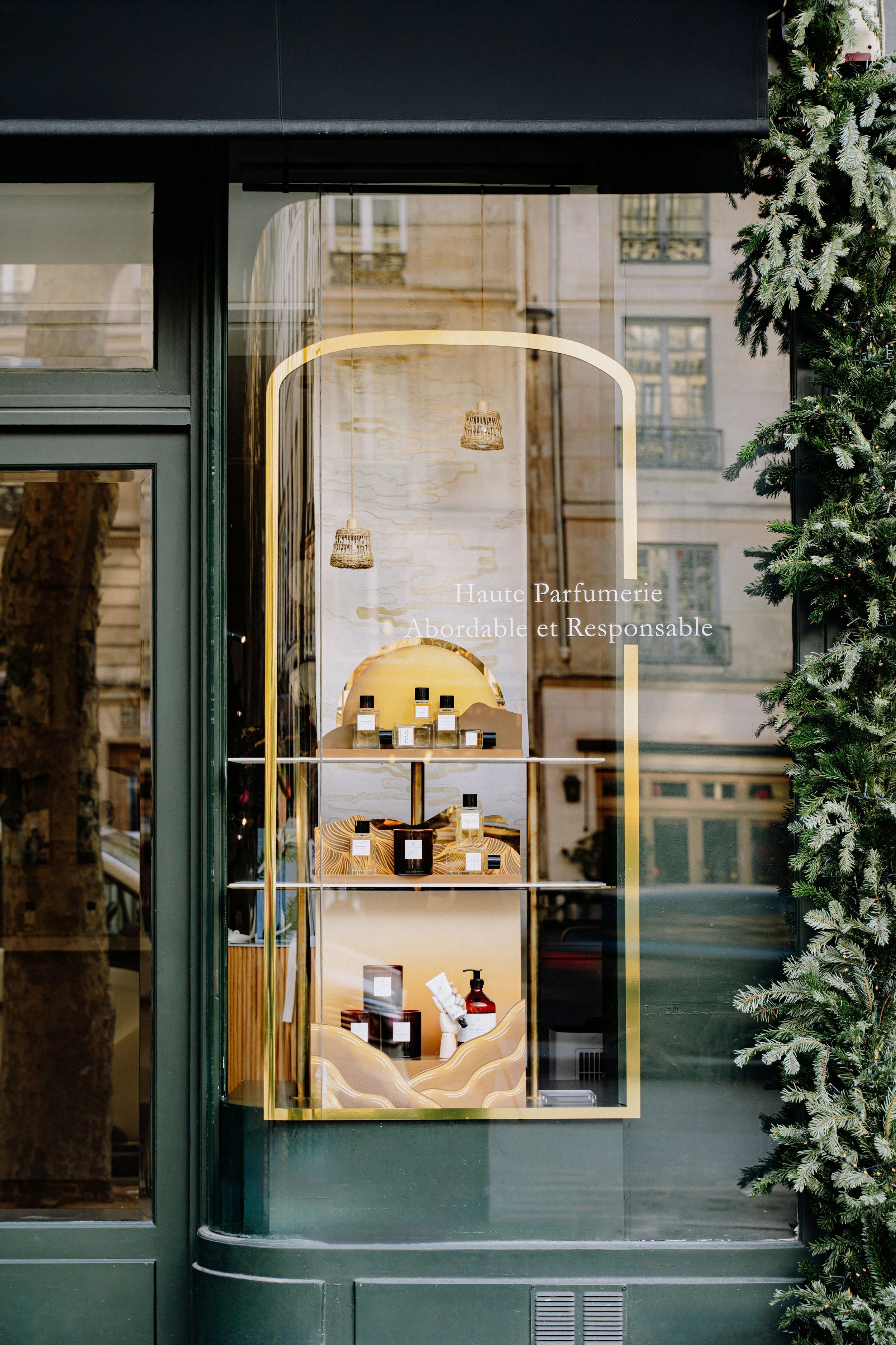 Ophelie_Mensah_EssentialParfums_Noelimperial_3.jpg (1) (1).jpg