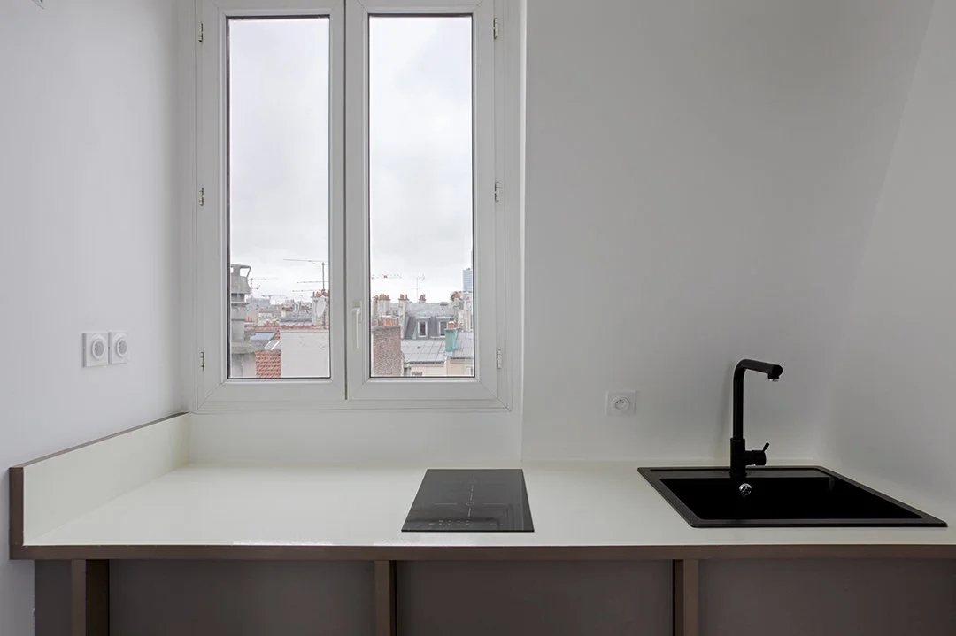 Cuisine d'un loft au dernier étage d'un immeuble des Bâtignolles
