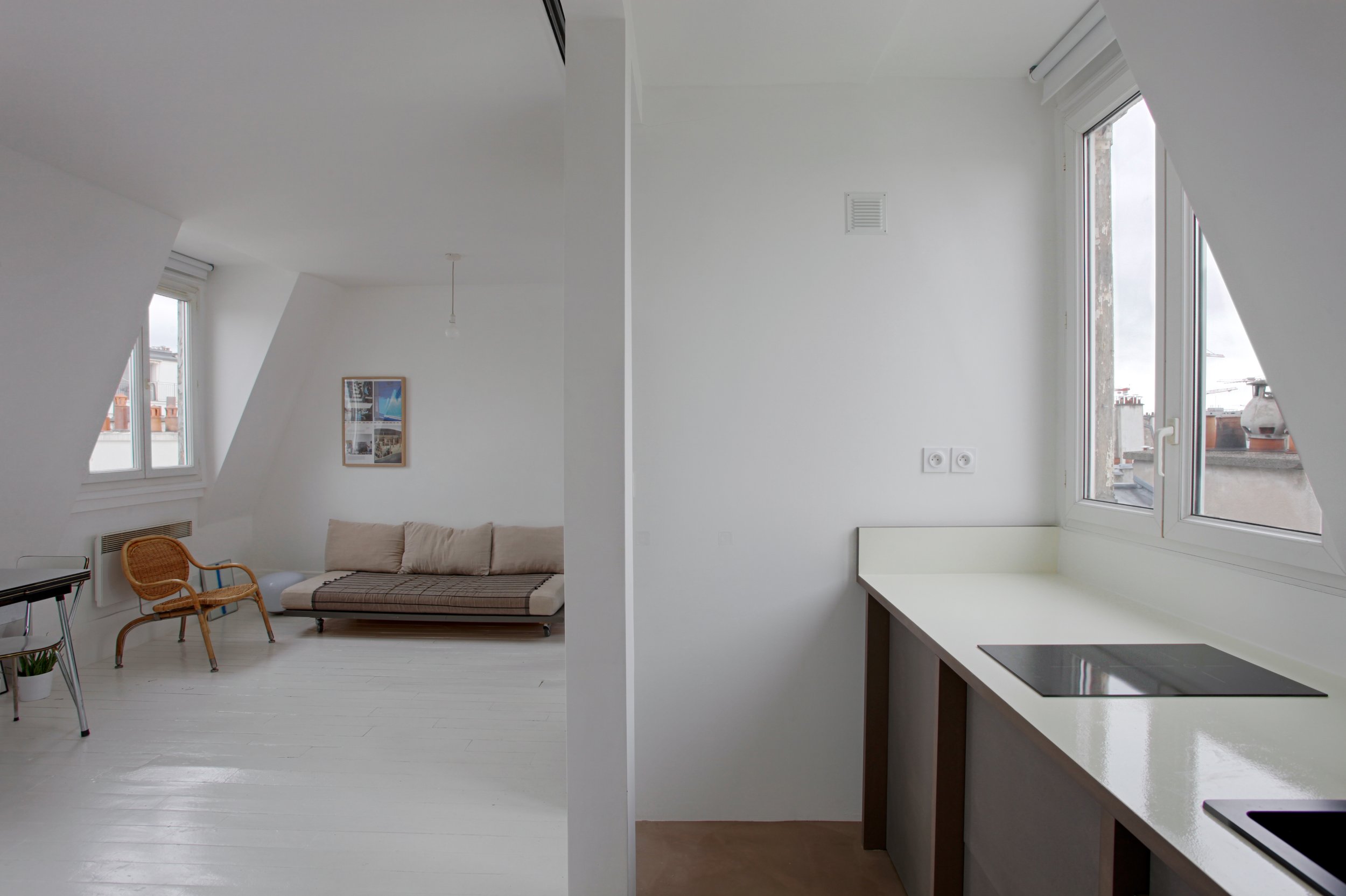 Pièce de vie d'un loft au dernier étage d'un immeuble des Bâtignolles