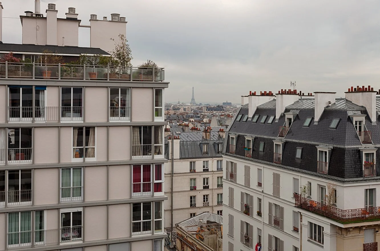 Vue tour Eiffel depuis la terrase d'un studio avec terrasse à proximité de Saint-Ambroise