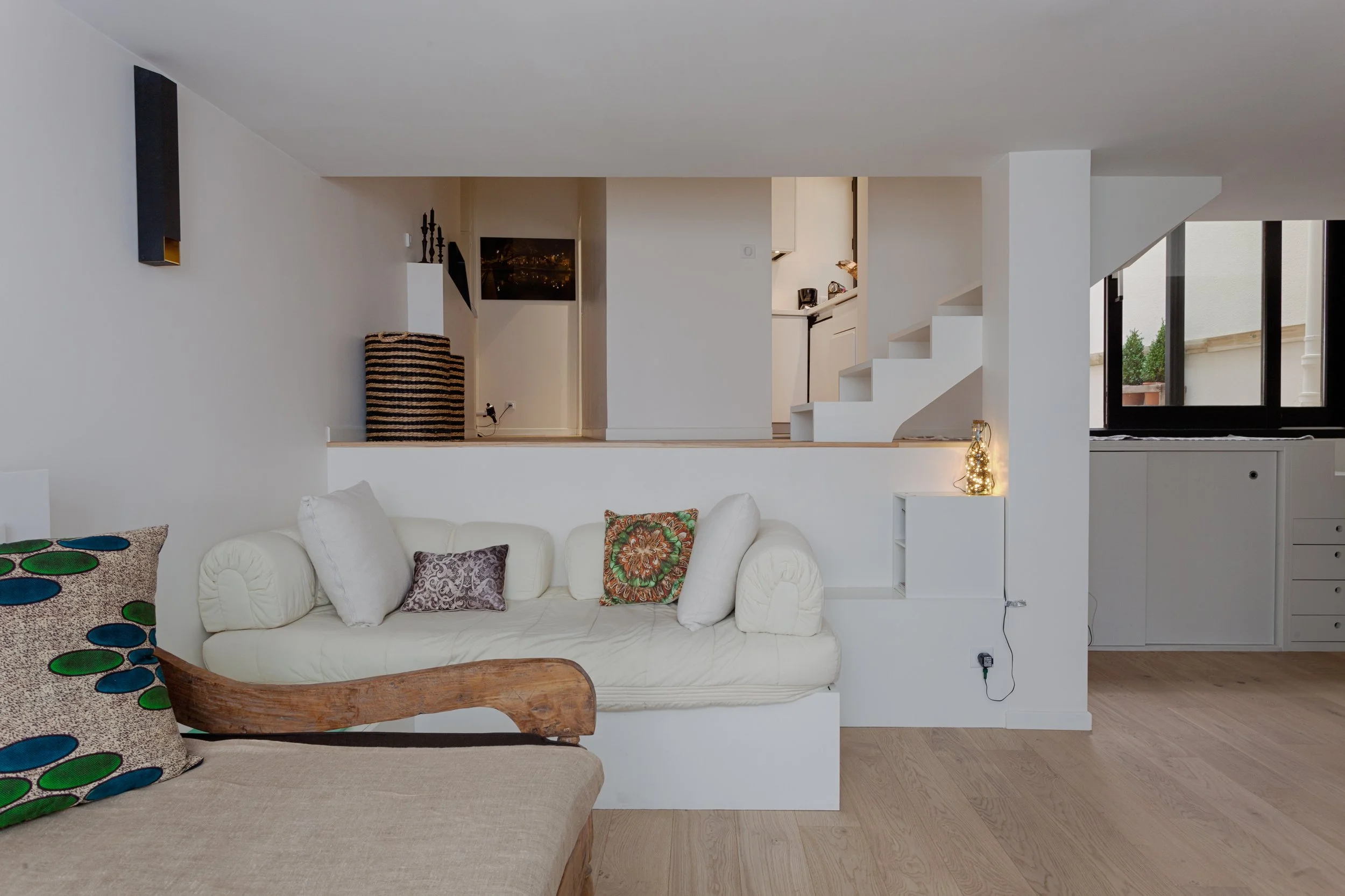 Séjour d'un triplex avec terrasse situé dans un immeuble de l'esplanade des Invalides