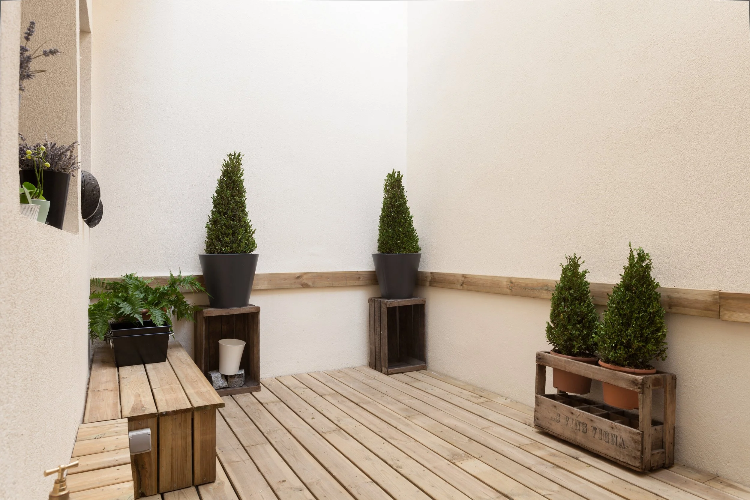 Terrasse d'un triplex situé dans un immeuble de l'esplanade des Invalides