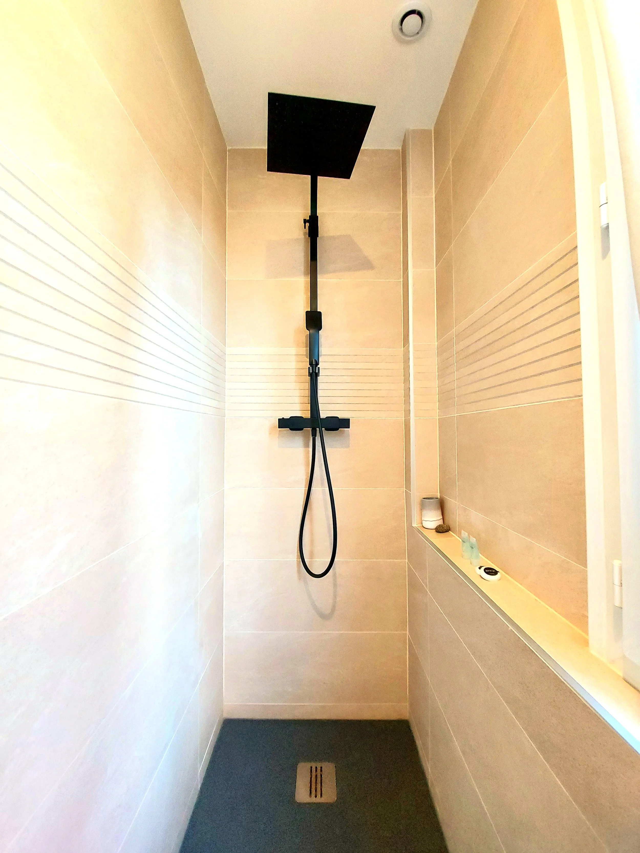 Salle d'eau d'une studette rénové à deux pas de Montmartre