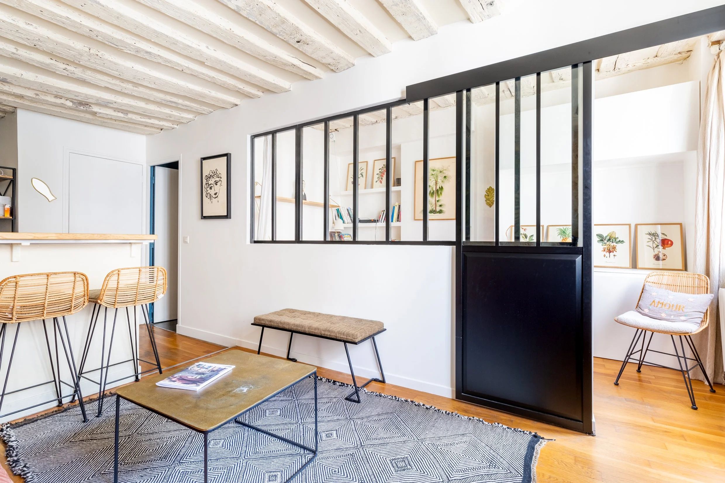 Verrière style atelier dans un studio situé dans le quartier du Sentier