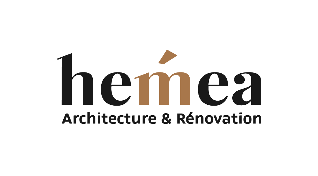 Logo de l'entreprise Héma Architecture & Rénovation avec un design textuel sophistiqué, mettant en valeur le nom 'héma' avec une typographie moderne et une petite touche d'orange sur la lettre 'm', et le slogan en dessous.