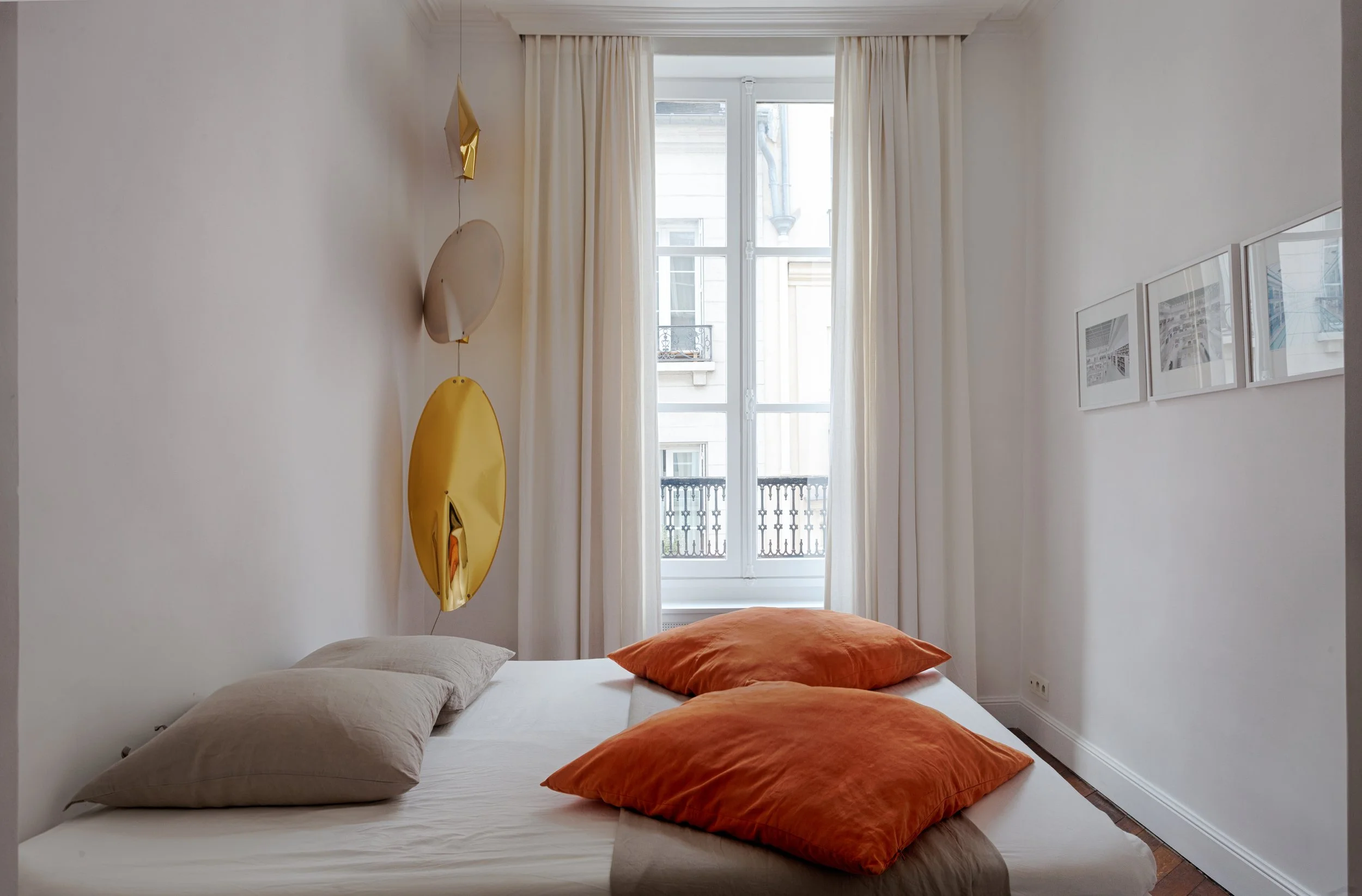 Chambre d'un appartement familiale en plein coeur du Marais