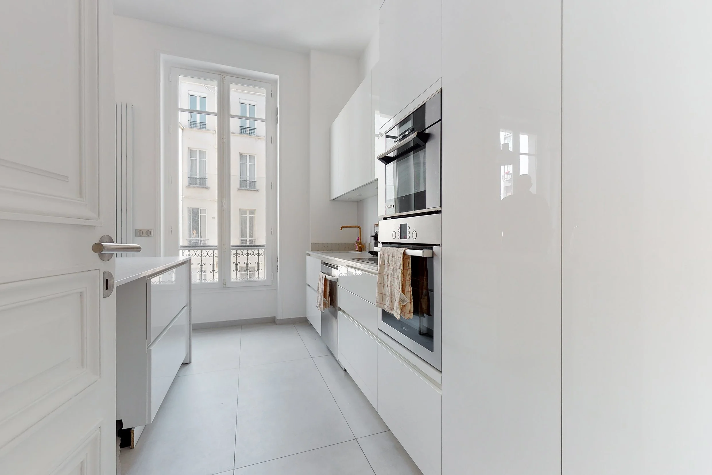 Cuisine américaine dans appartement haussmannien