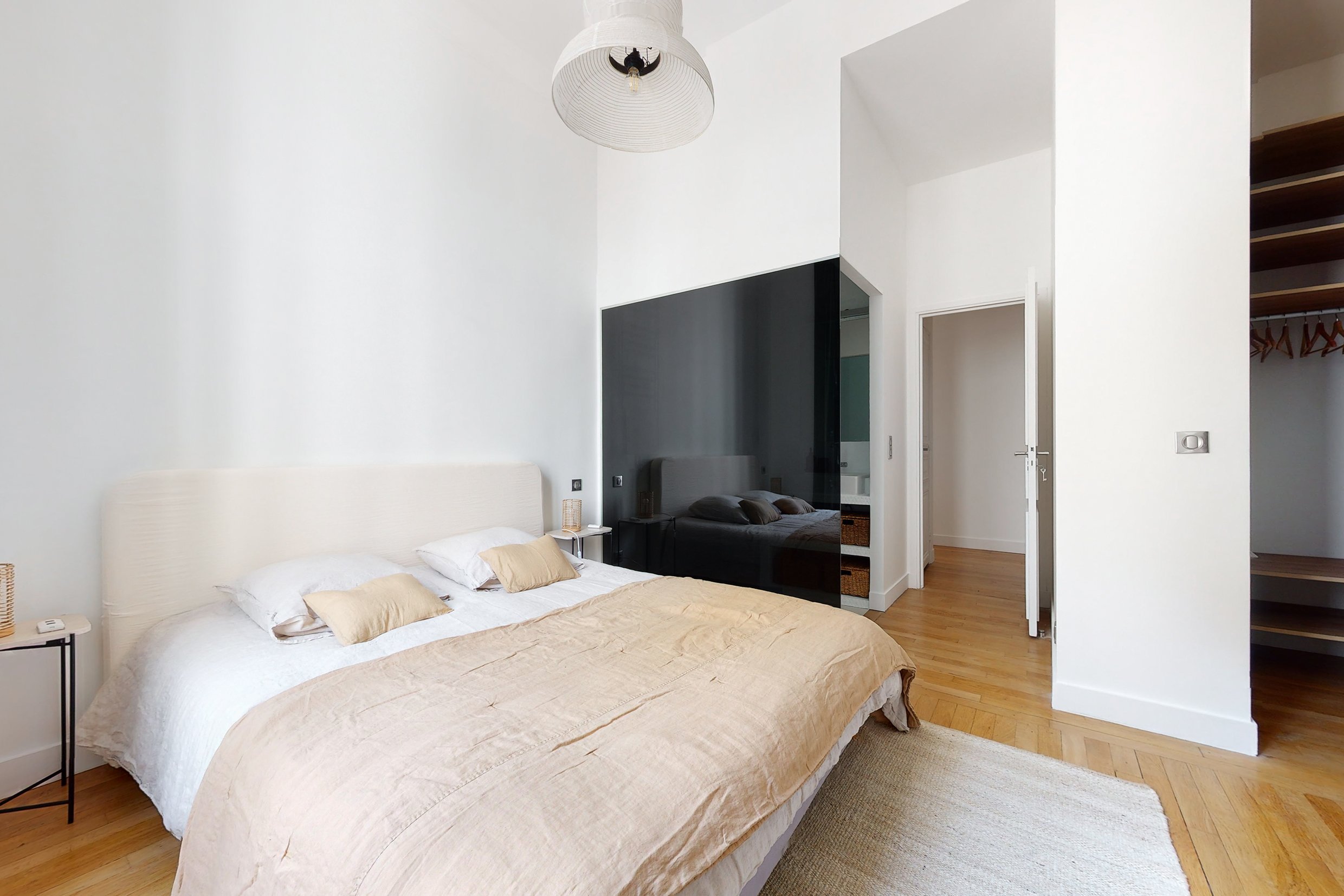 Master bedroom avec dressing et salle d'eau en suite