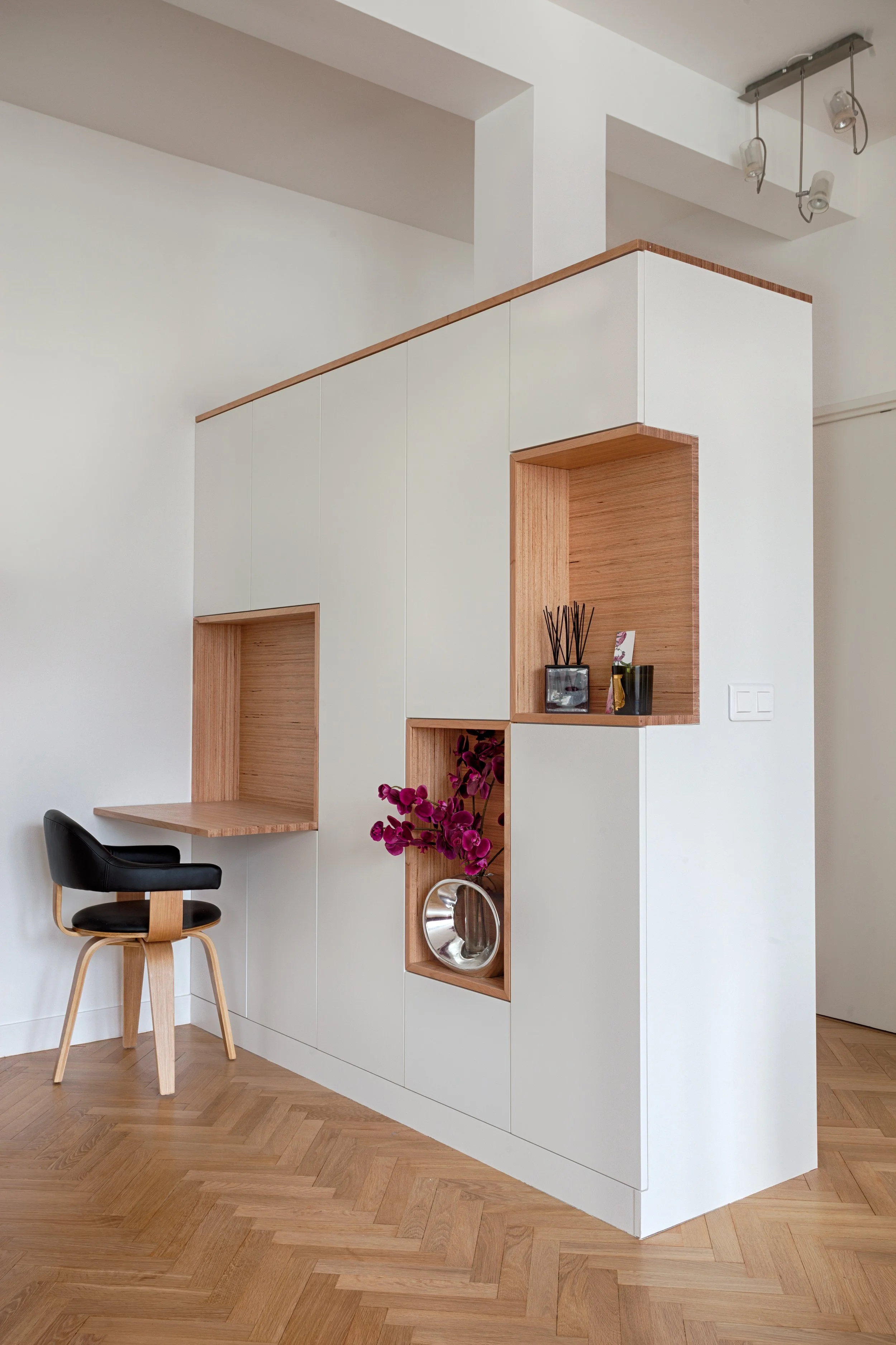 Meuble bureau d'un appartement dans immeuble art déco au coeur du Marais