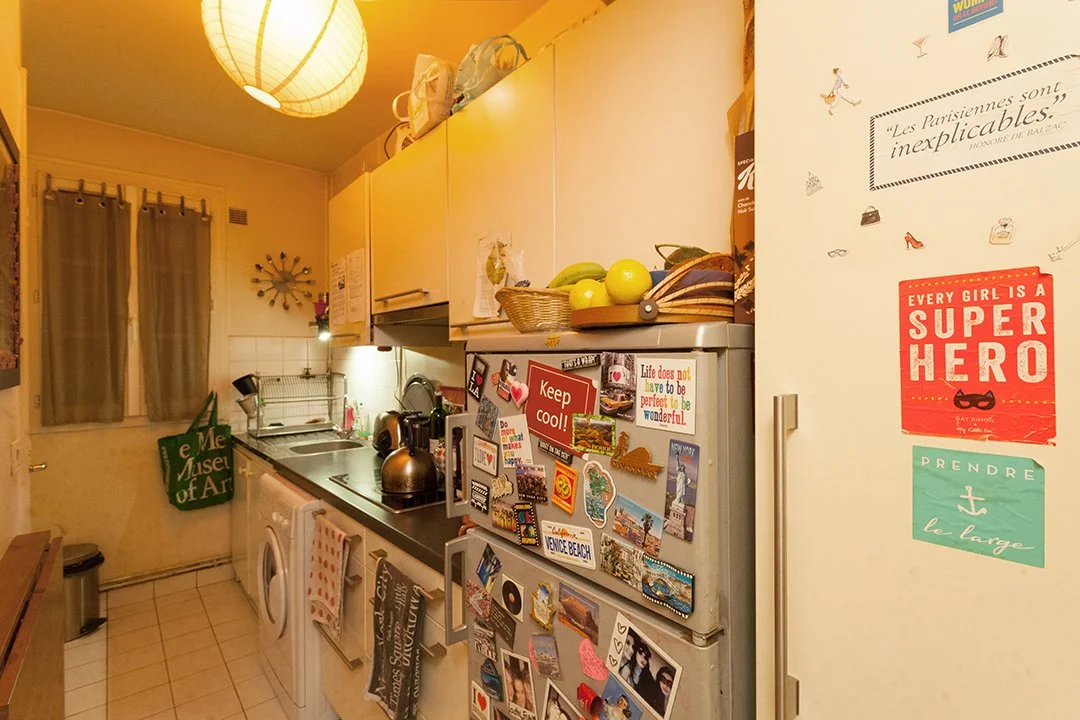 Cuisine indépendanteChambre d'un appartement avec vue sur la tour Eiffel, le dôme des Invalides, Notre-Dame et le Panthéon