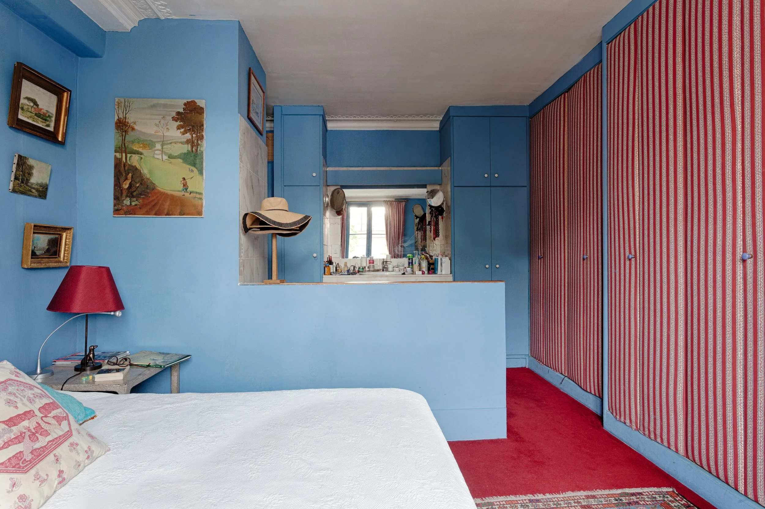 Chambre avec salle de bains ouverted'un appartement familiale dans le 10ème