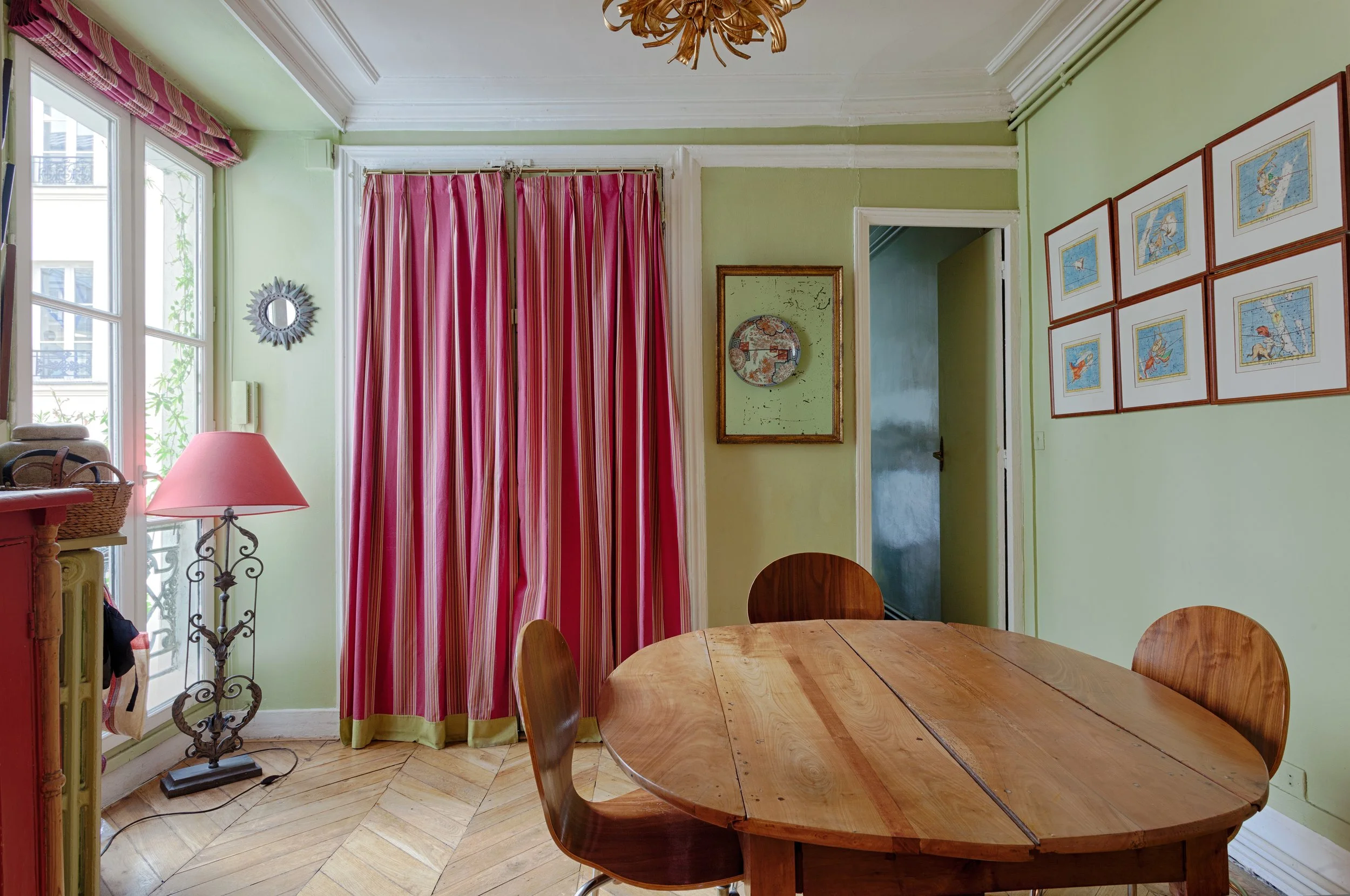 Salle à mangerd'un appartement familiale dans le 10ème