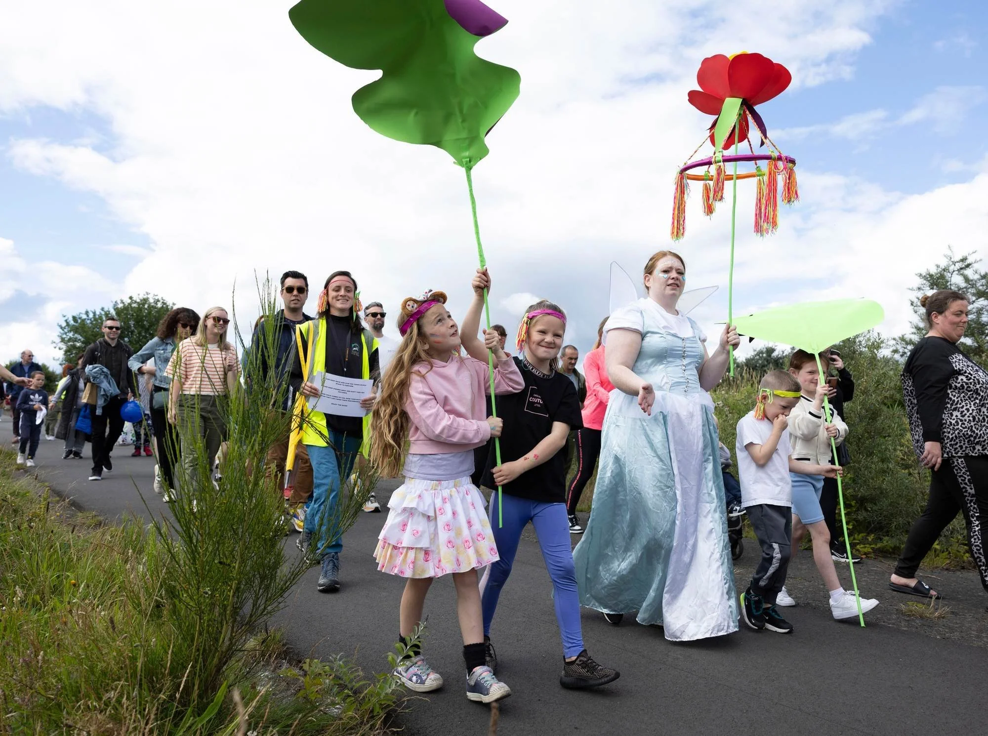 sharing-cowlairs-festival-performance-crowd.jpg