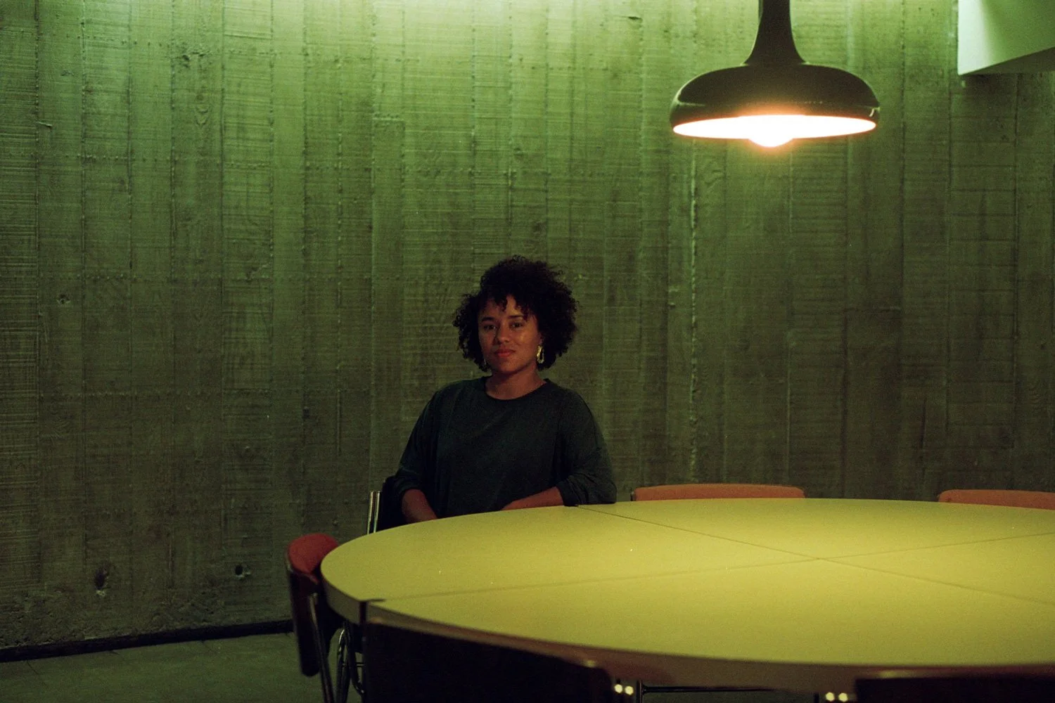 Portrait d'Annabelle Aventurin au siège du parti communiste