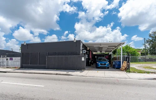 7025 NW 7th Ave, Miami, FL 33150