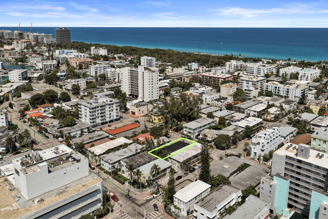 7710 Carlyle Ave (5).png