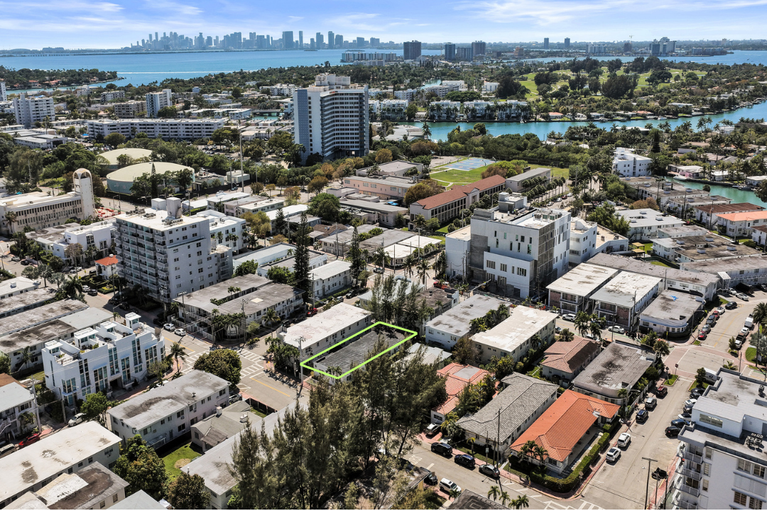 7710 Carlyle Ave (2).png