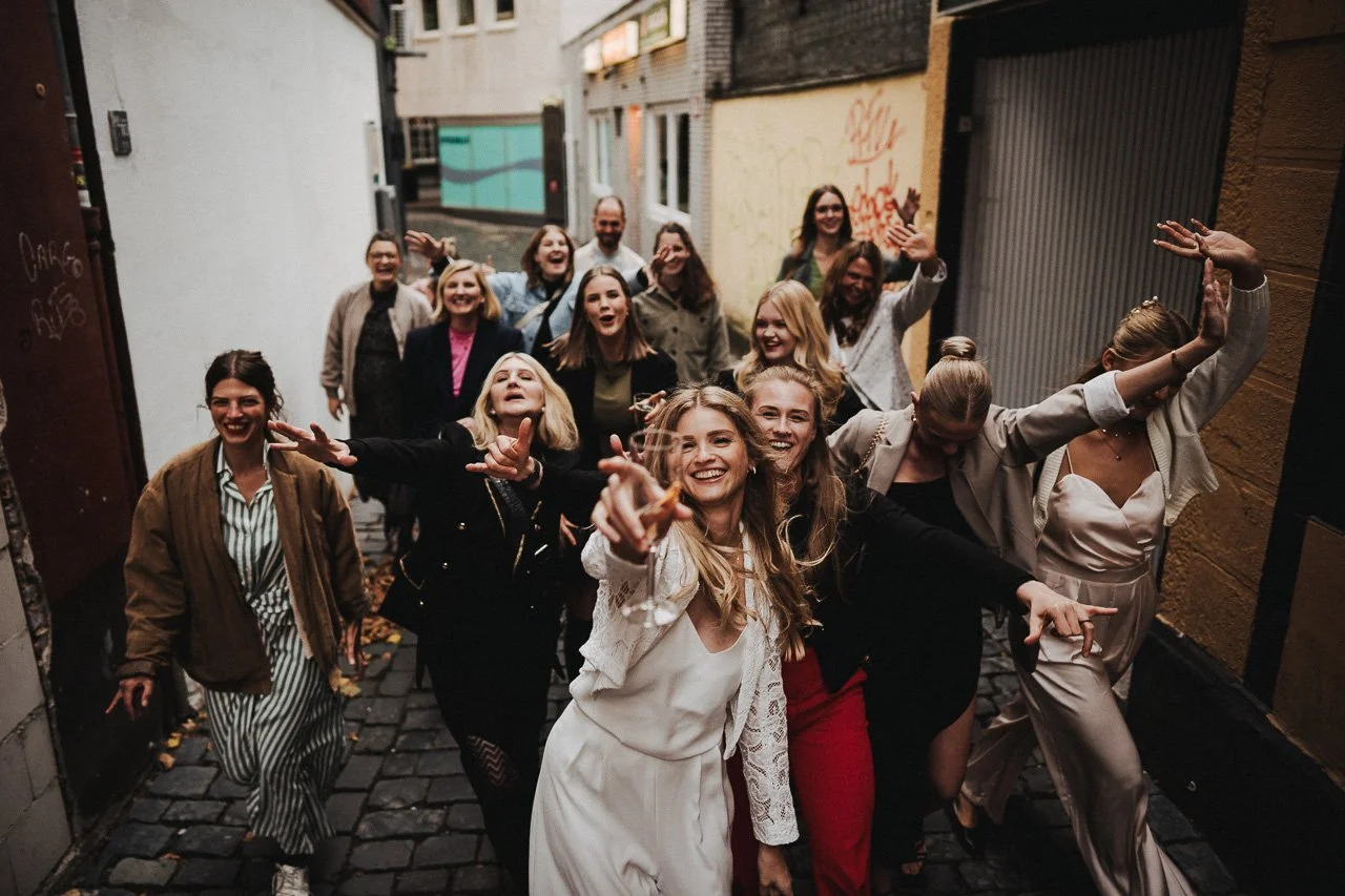 OH_YEAH-Hochzeitsfotograf_Hamburg-Klaus_Schwaiger-Urban_Wedding_Cologne-Nele_Martin-368.jpg