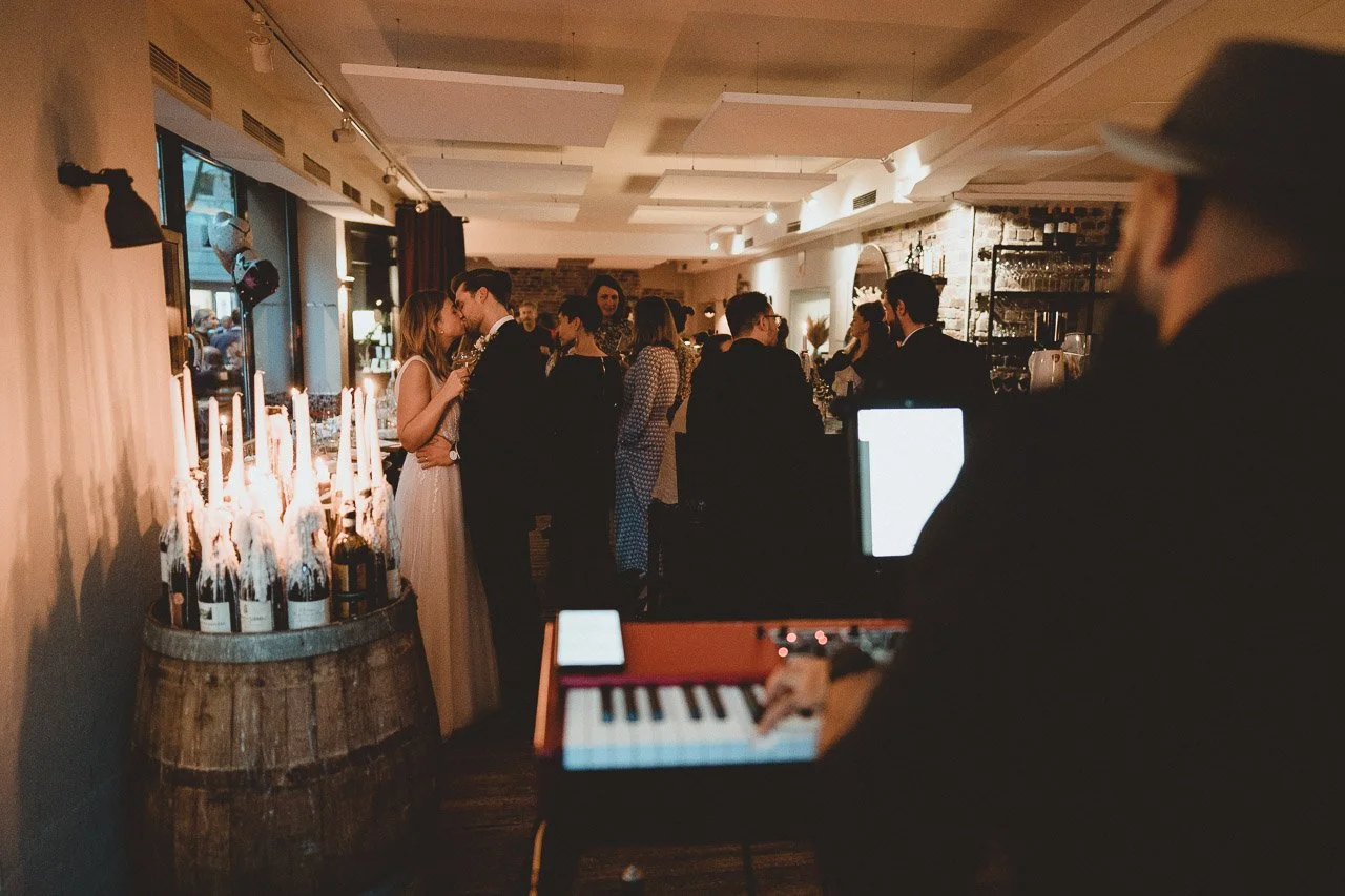 OH_YEAH-Hochzeitsfotograf_Hamburg-Klaus_Schwaiger-Urban_Wedding_Cologne-Karo_Felix-35.jpg