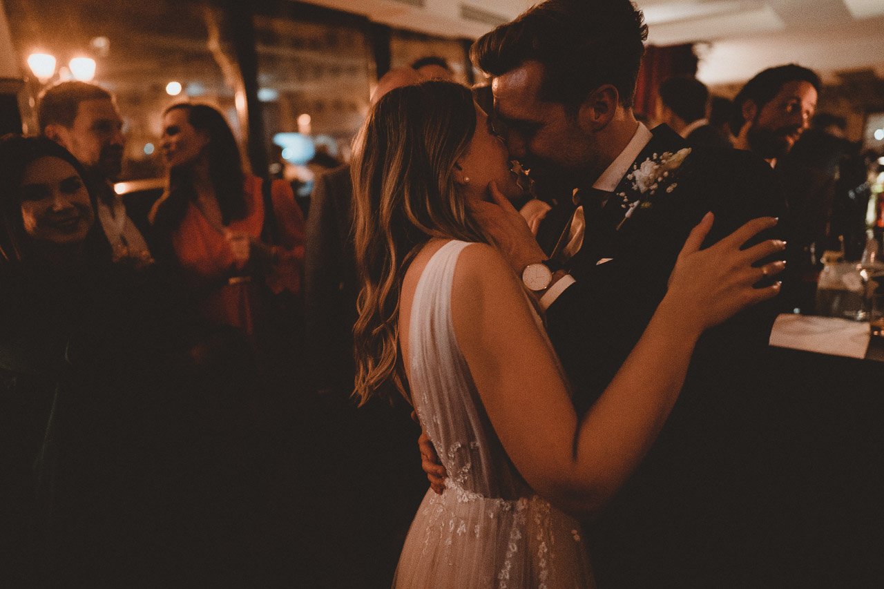 OH_YEAH-Hochzeitsfotograf_Hamburg-Klaus_Schwaiger-Urban_Wedding_Cologne-Karo_Felix-43.jpg