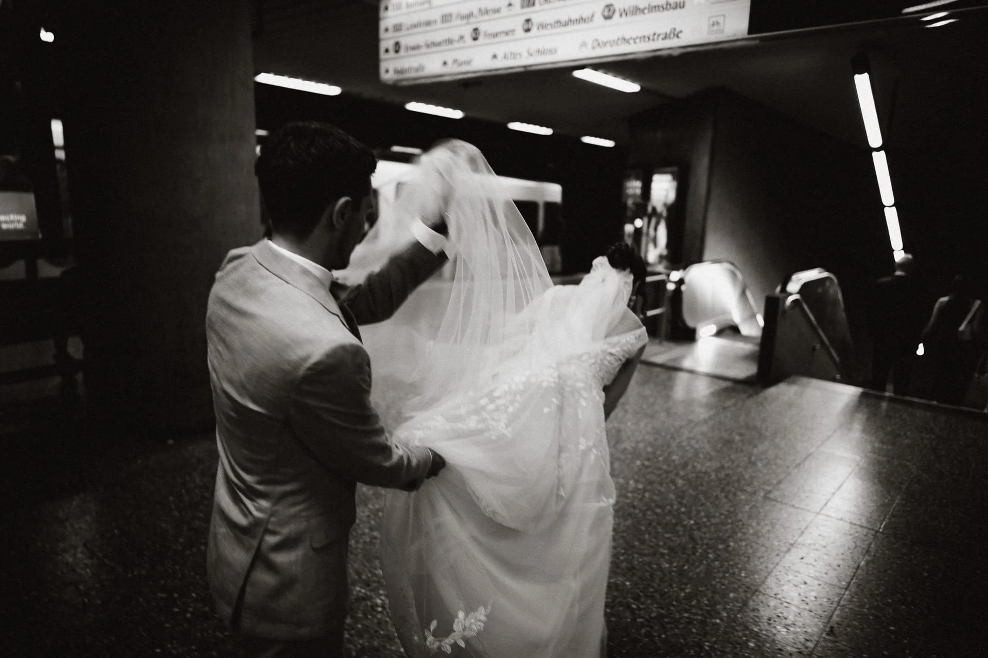 OH_YEAH-Hochzeitsfotograf_Hamburg-Klaus_Schwaiger-Urban_Wedding_Stuttgart-Elisa-Alberd-657.jpg