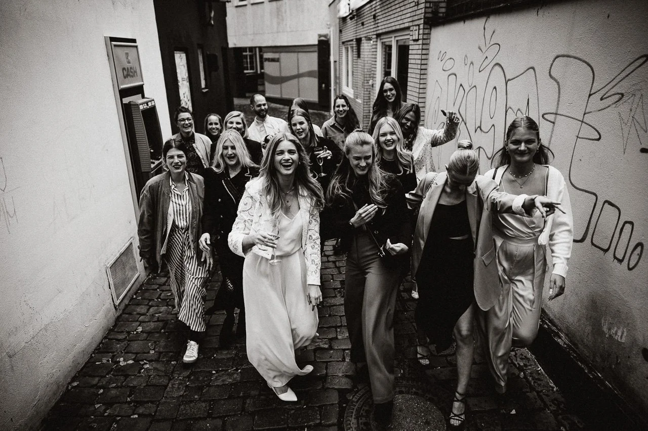 OH_YEAH-Hochzeitsfotograf_Hamburg-Klaus_Schwaiger-Urban_Wedding_Cologne-Nele_Martin-364.jpg