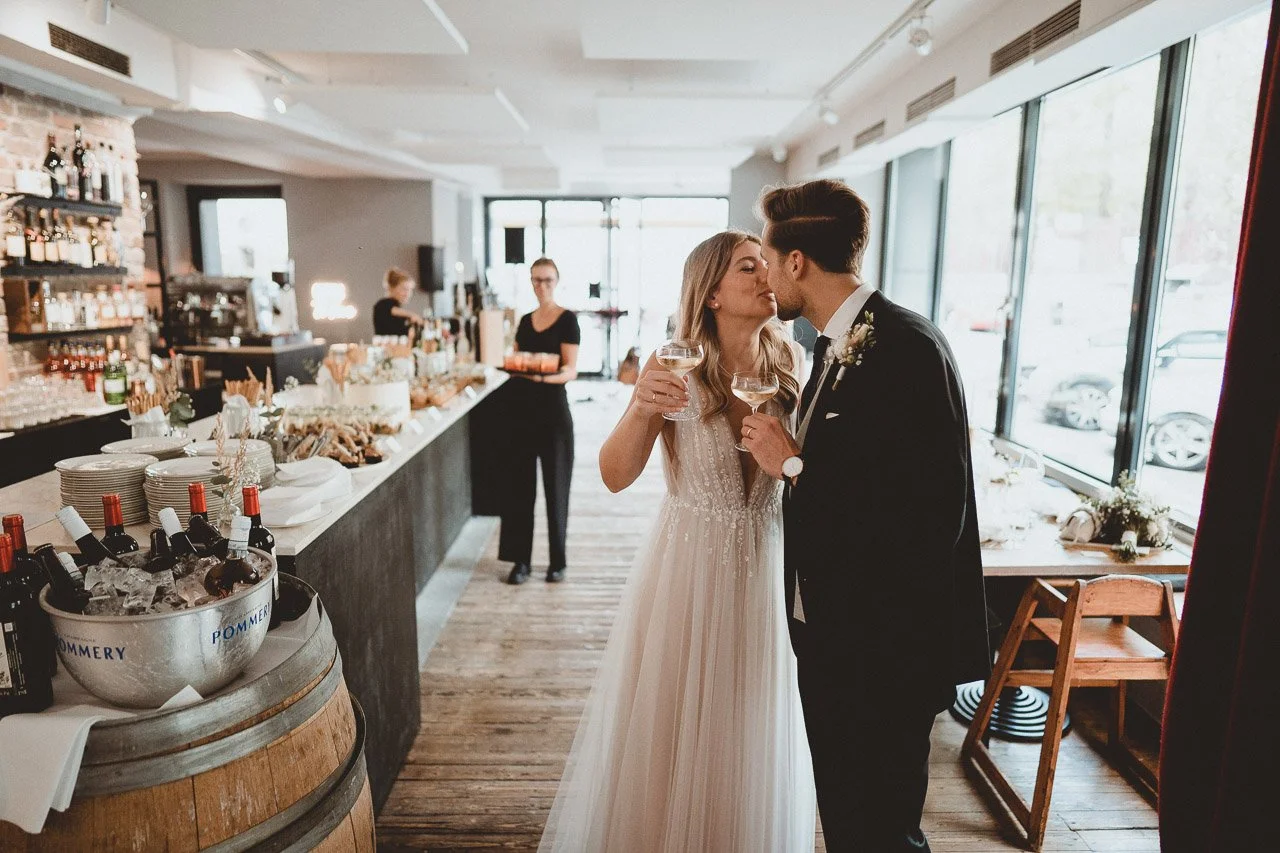 OH_YEAH-Hochzeitsfotograf_Hamburg-Klaus_Schwaiger-Urban_Wedding_Cologne-Karo_Felix-30.jpg