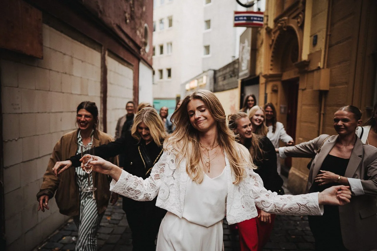 OH_YEAH-Hochzeitsfotograf_Hamburg-Klaus_Schwaiger-Urban_Wedding_Cologne-Nele_Martin-371.jpg