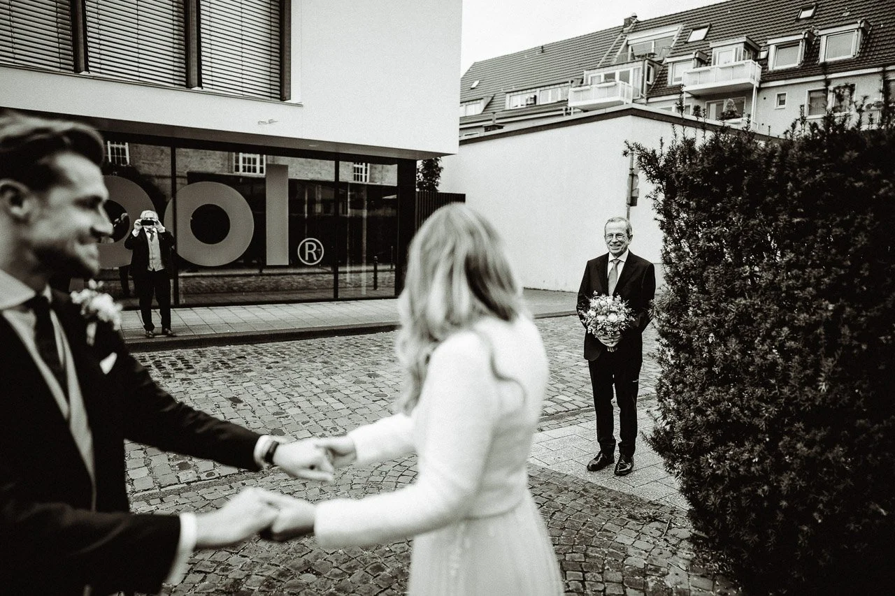 OH_YEAH-Hochzeitsfotograf_Hamburg-Klaus_Schwaiger-Urban_Wedding_Cologne-Karo_Felix-9.jpg