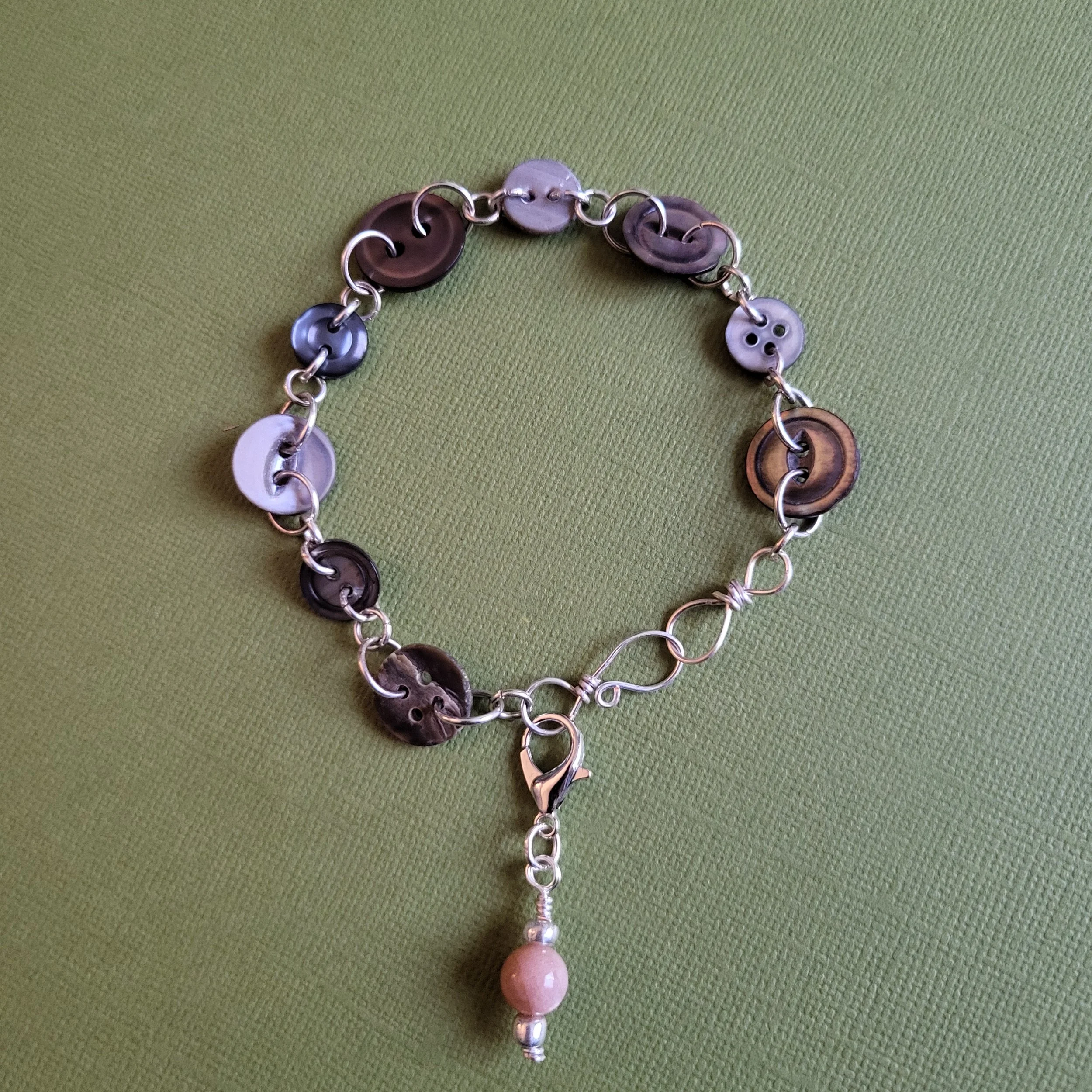 bracelet-button chain-detail.jpg