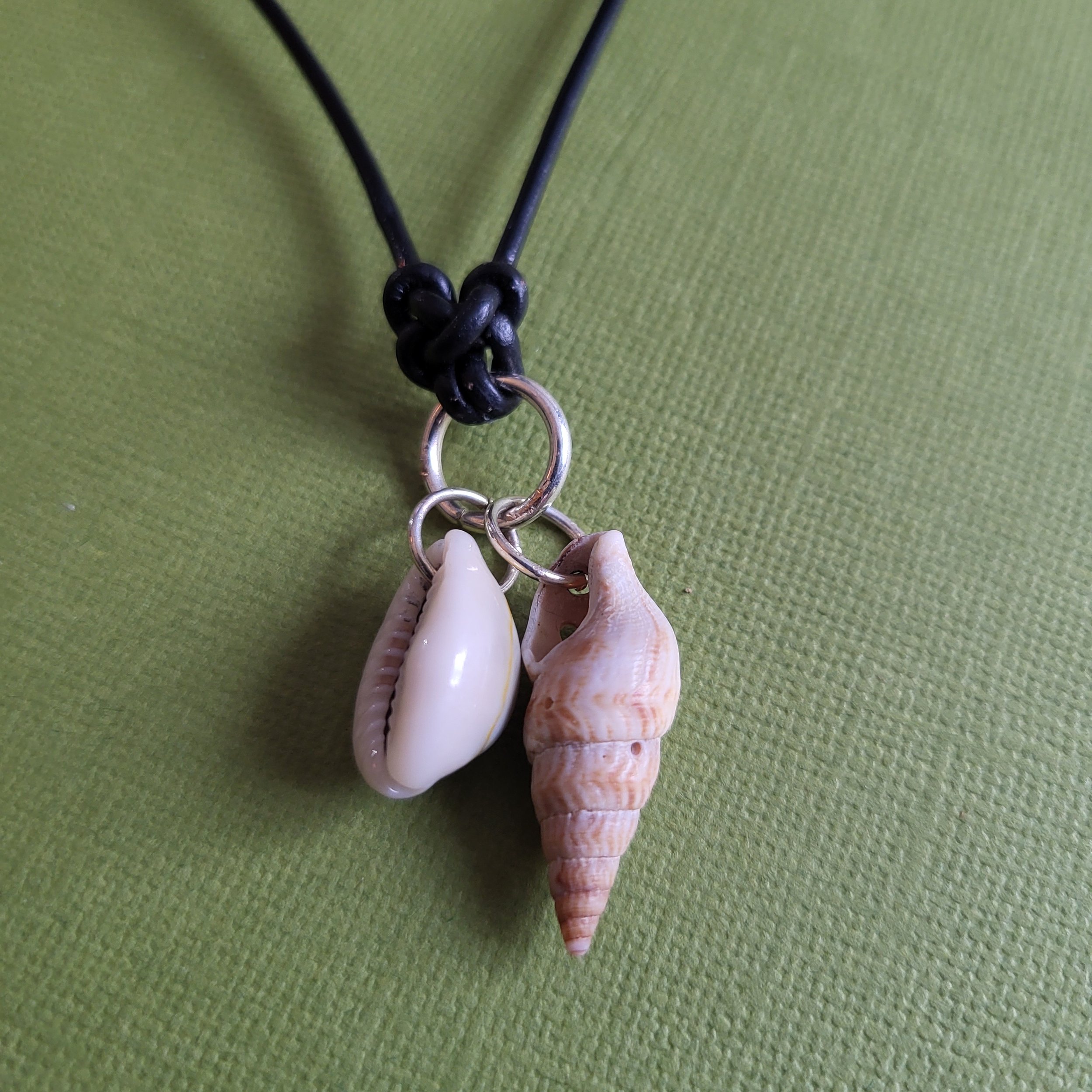 necklace-two shells-details-b.jpg