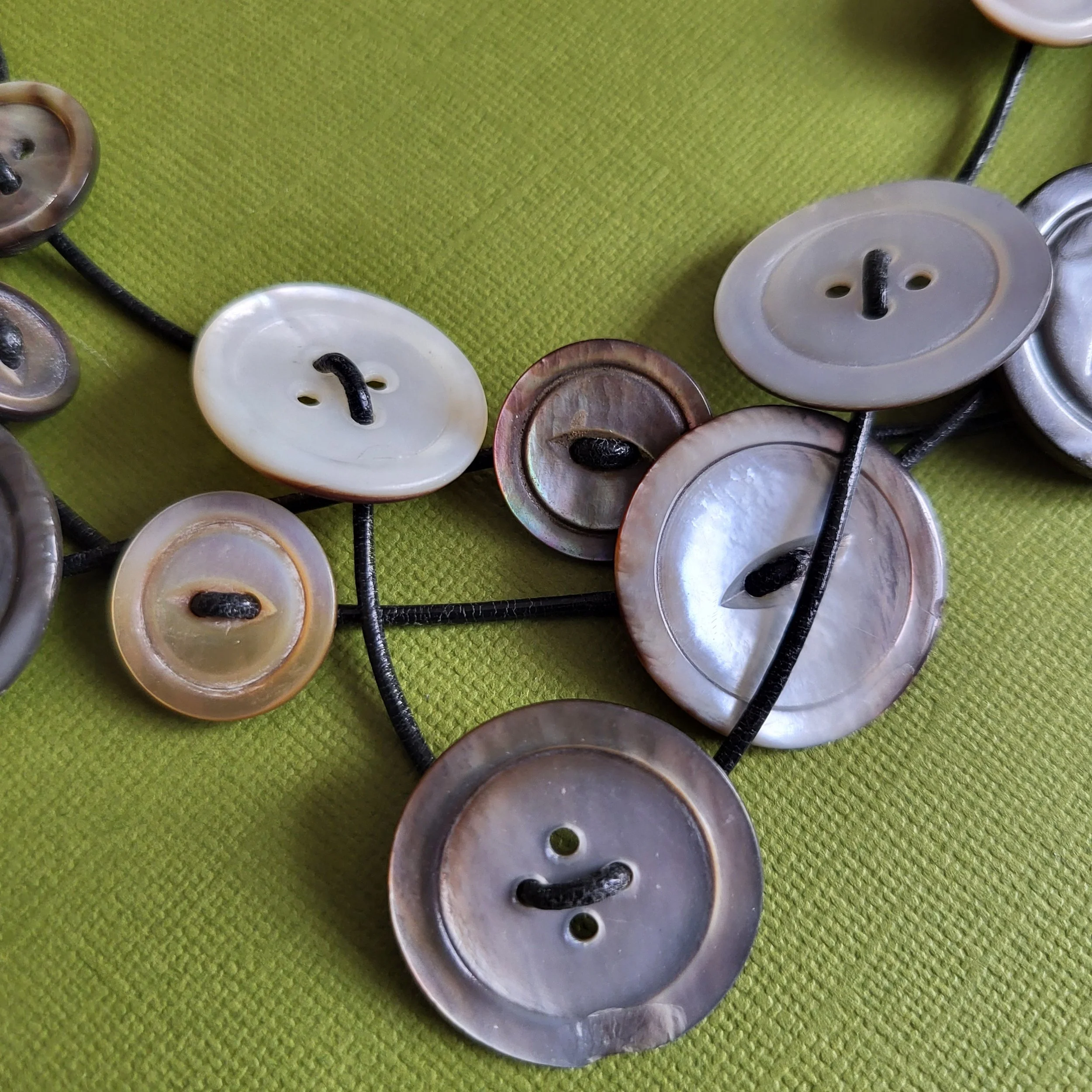 necklace-3 strand buttons-details-a.jpg