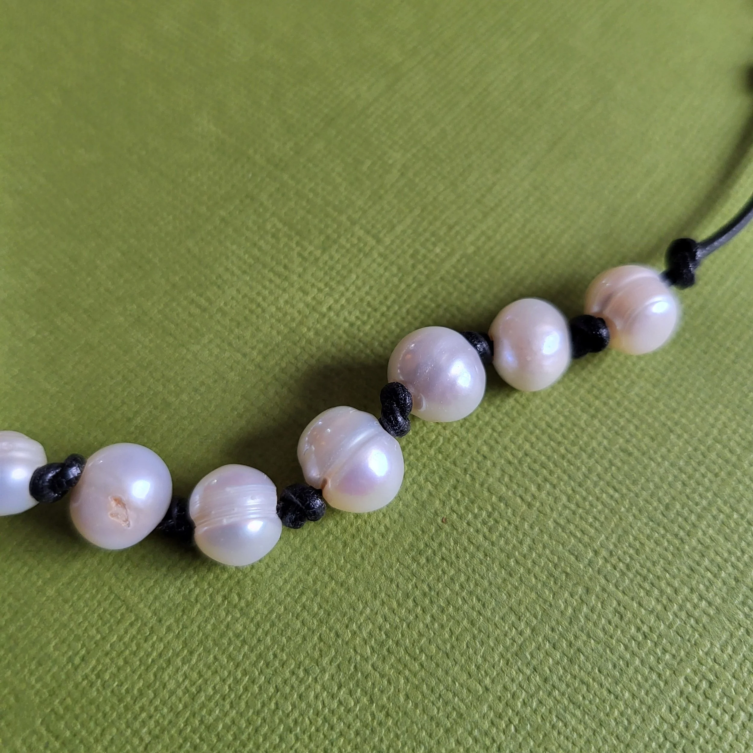 necklace-pearls+leather-details-a.jpg