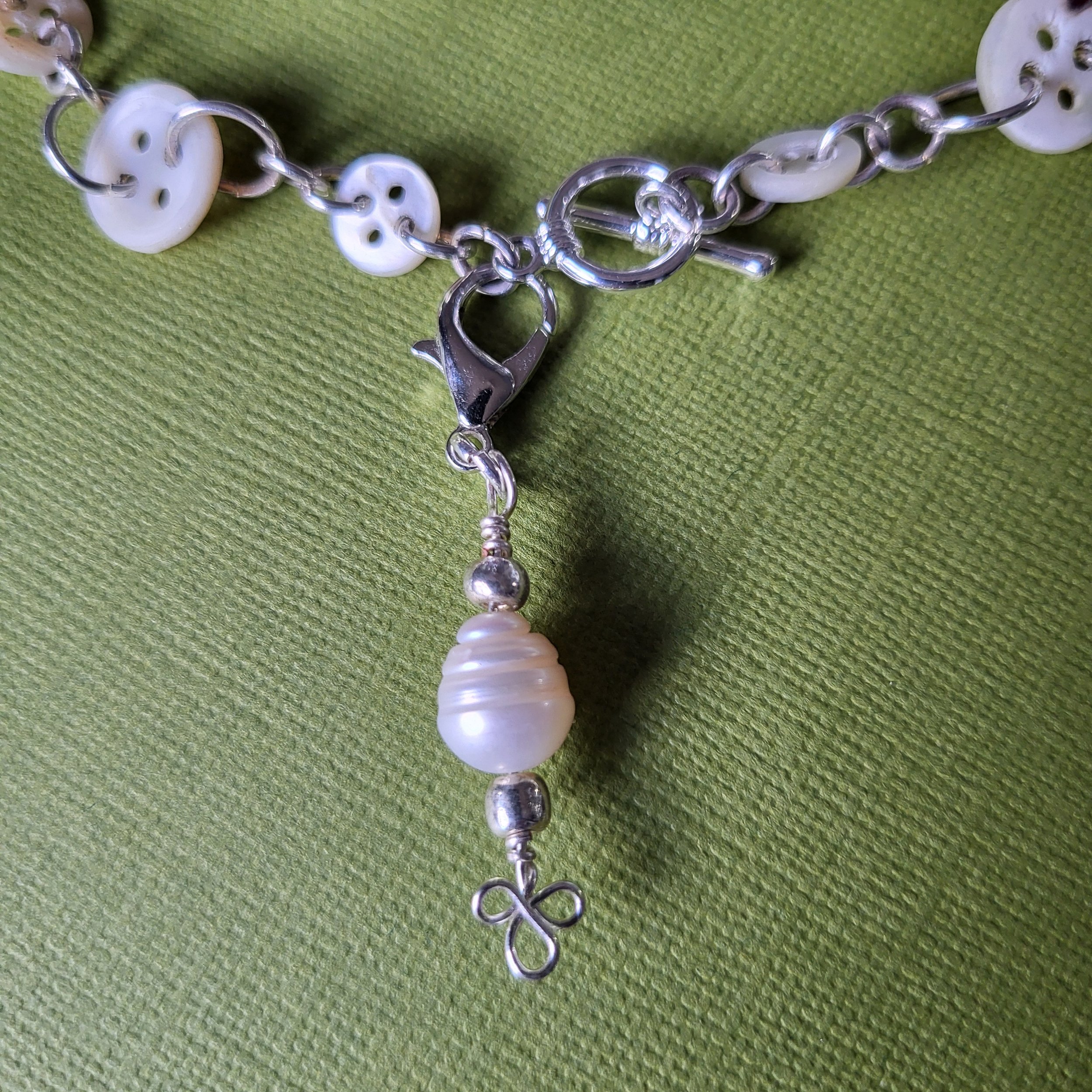 necklace-button chain pendant-detail.jpg