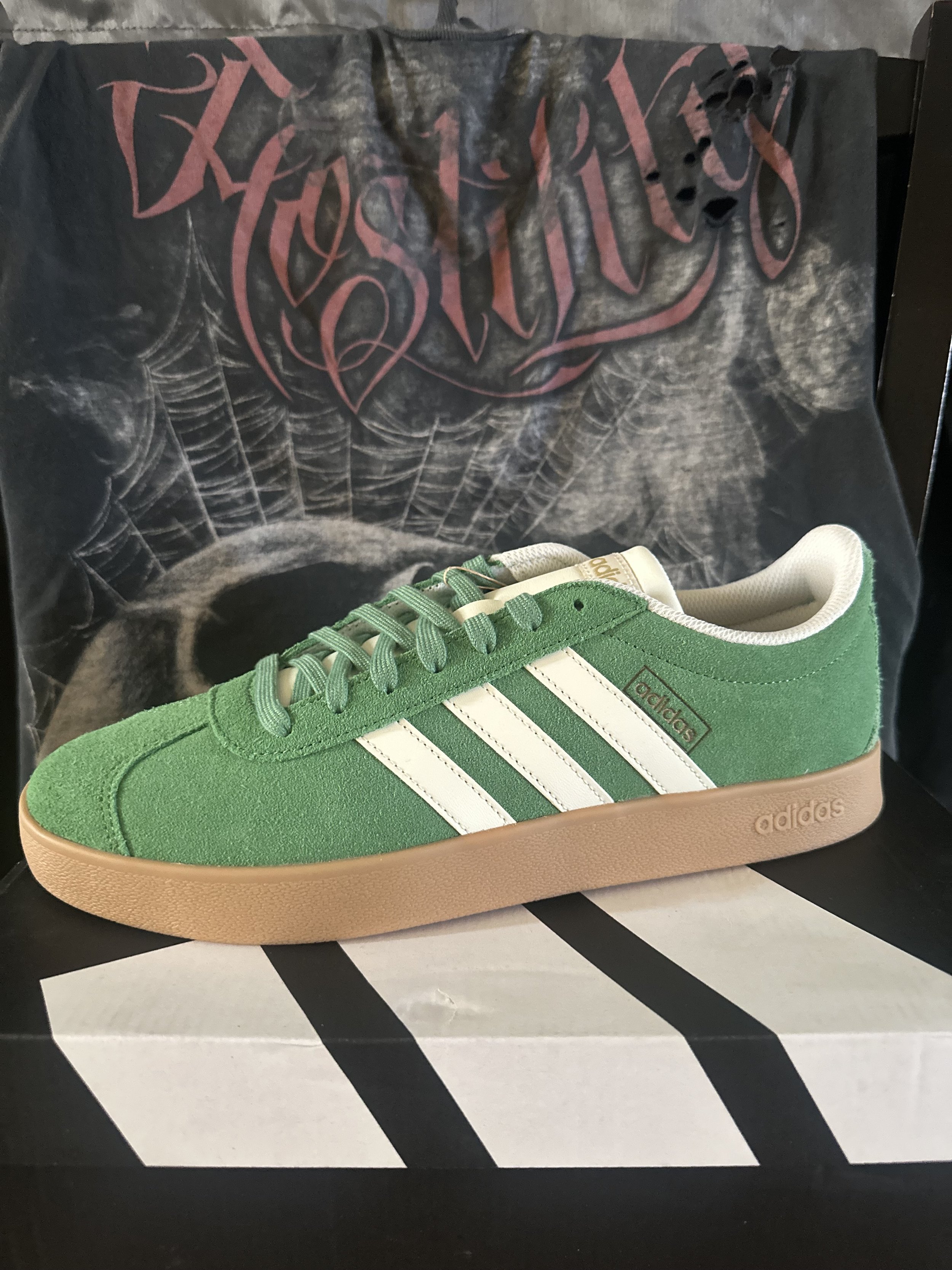 Adidas VL Court 2.0 size 9.5