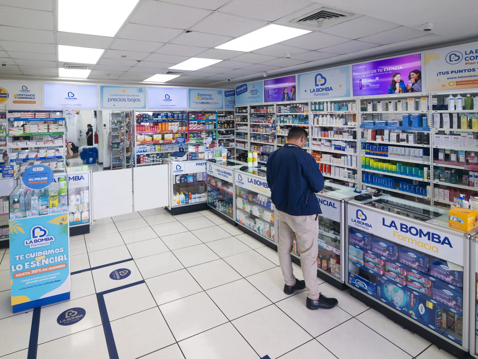 180farmacialabomba-b copy.jpg