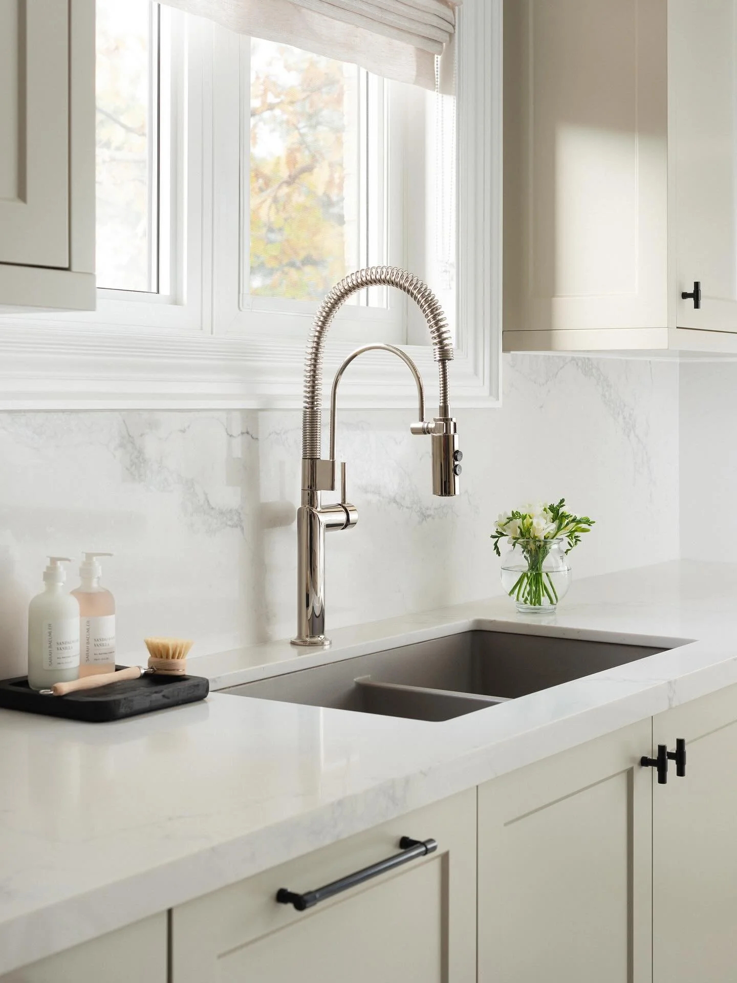 Sometimes it&rsquo;s the quiet details that make the biggest impact.

Contracting: @birchpointhomes 
Design: @warmwelcomedesignco 
Millwork: @topnotchcabinets 
Plumbing: @expertplumbinganddrainscanada 
Electrical: @evolution_electrical 
Photography: 