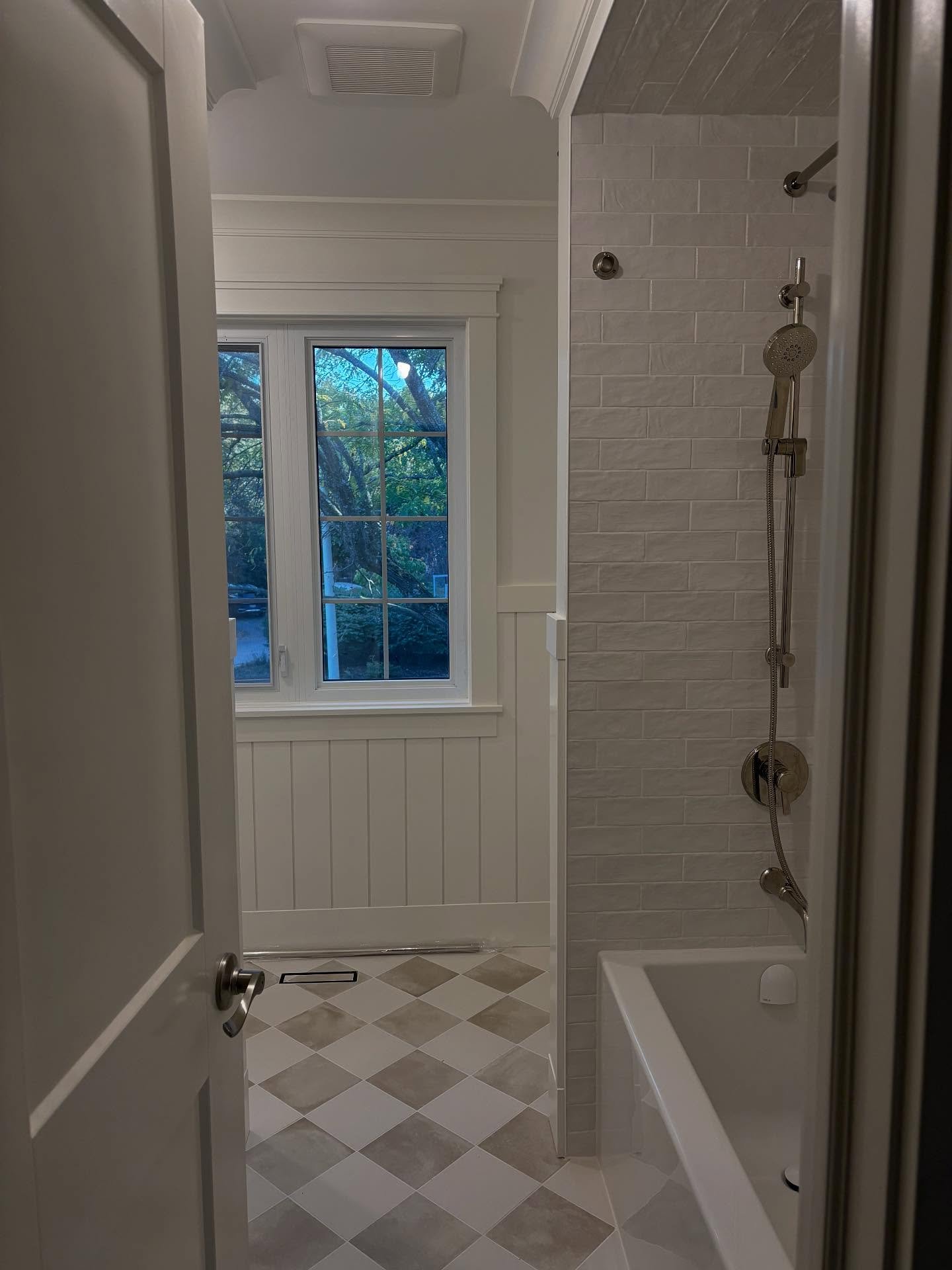 A quick sneak peak, before &amp; after of a sweet little bathroom renovation we are currently completing 🪄 

We have renovated the basement and main floor of our client&rsquo;s house already, now to finish the top floor!

General Contracting: @birch