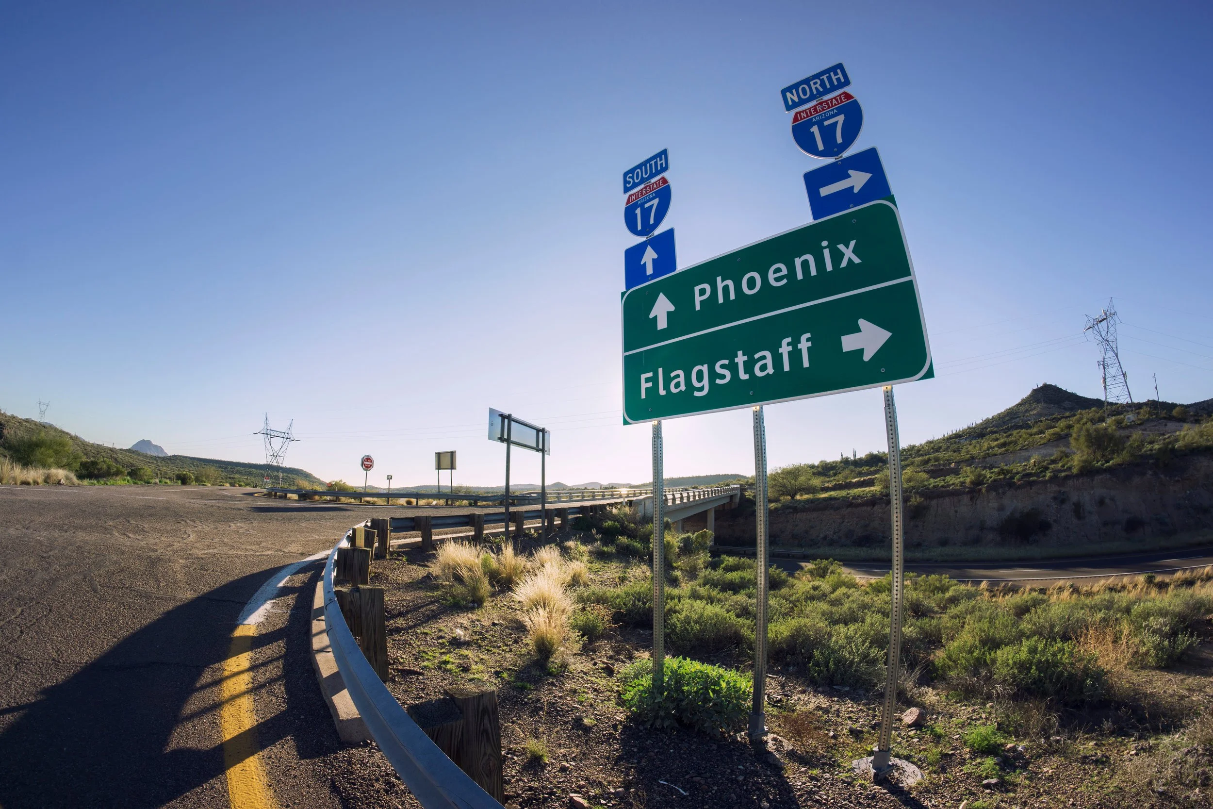 Highway signs indicating directions to Phoenix and Flagstaff, with the northbound and southbound routes of Interstate 17 in Arizona.